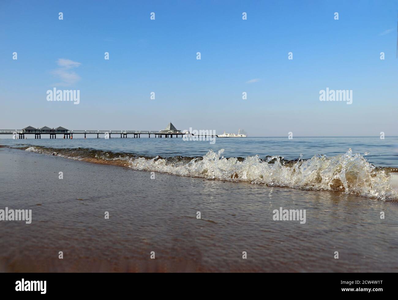 Pier Heringsdorf vom Strand an der Ostsee Stockfoto