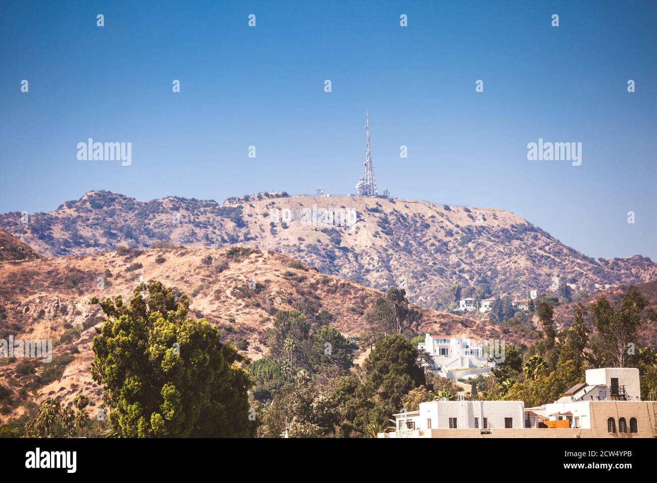 Hollywood Sign, CA - 30. Juli 2018: Berühmte Hollywood weißen Buchstaben Zeichen auf Hügel namens Mount Lee in Los Angeles, Kalifornien Stockfoto