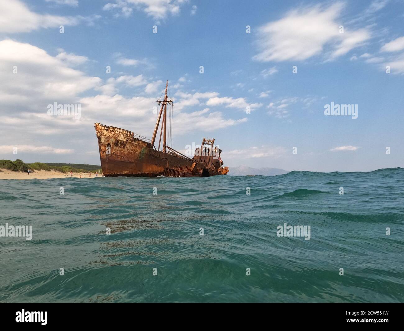Tolles Schiffswrack am Strand griechenland Stockfoto