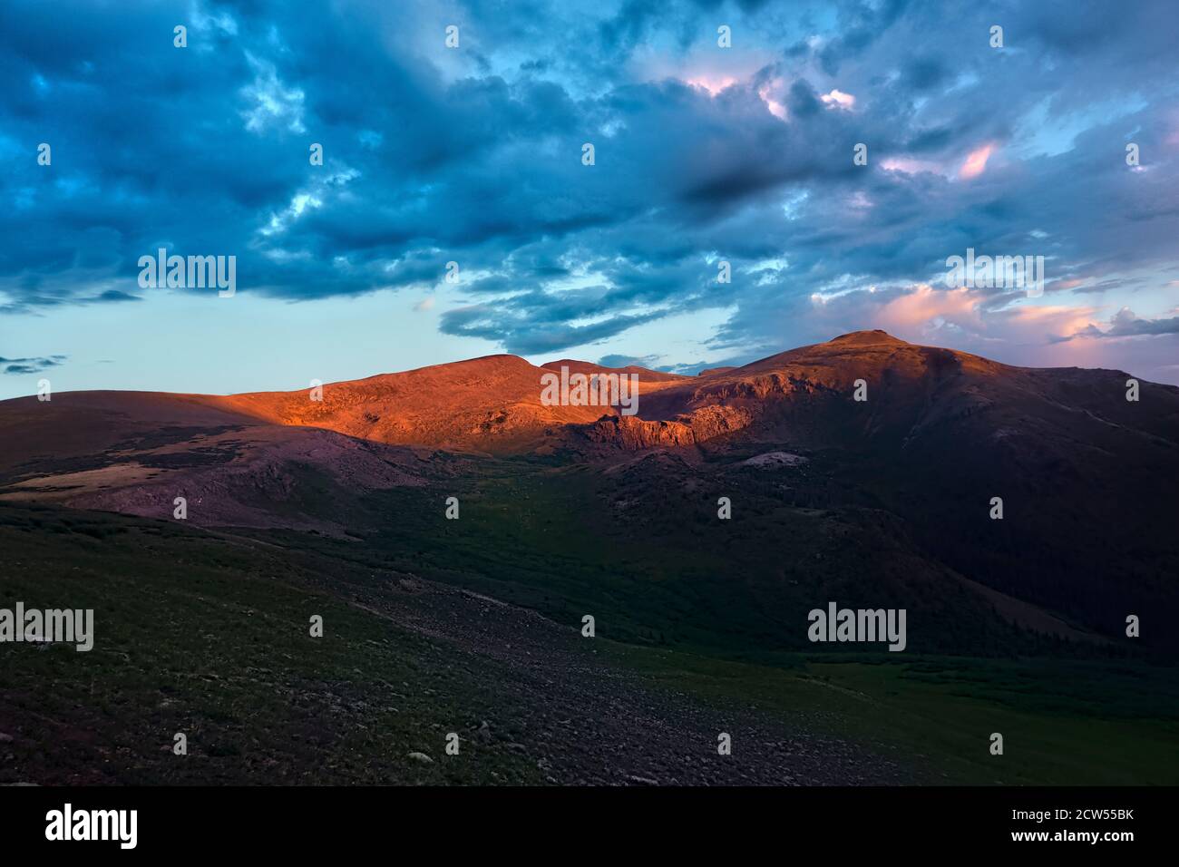 Wandern zum Snow Mesa bei Sonnenaufgang, Colorado Trail, Colorado Stockfoto