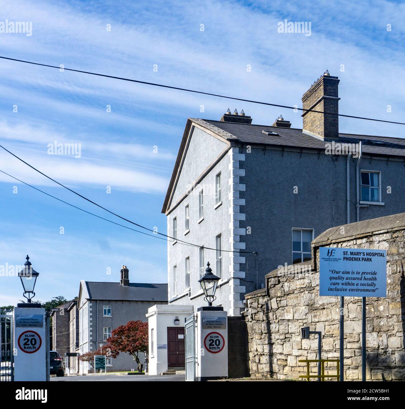 Der Eingang zum St Marys Hospital, Phoenix Park, Dublin, Irland, das Unterkunft für ältere Menschen bietet. Stockfoto