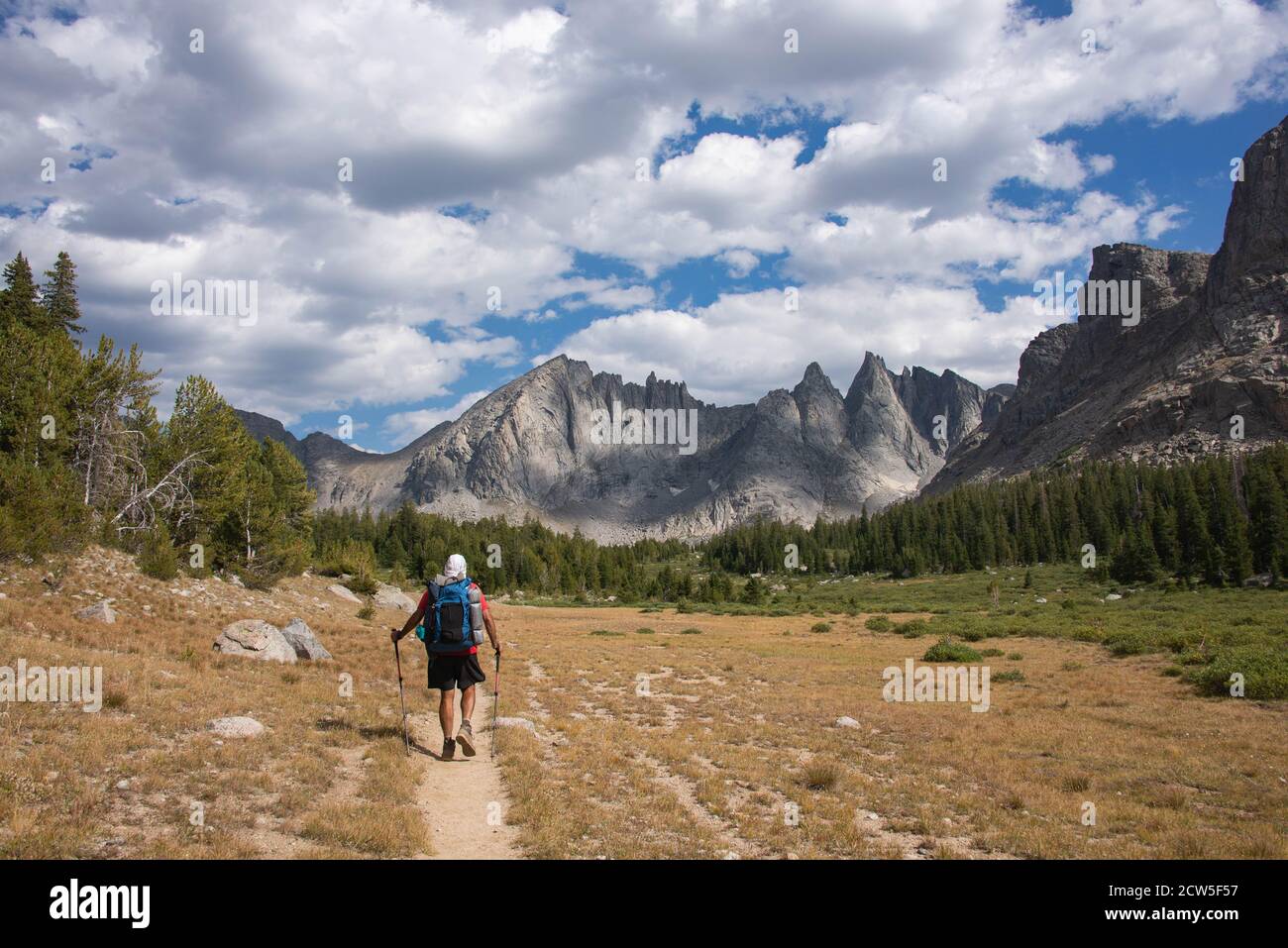 Trekking in den atemberaubenden Cirque of Towers, von Shadow Lake, Wind River Range, Wyoming, USA Stockfoto