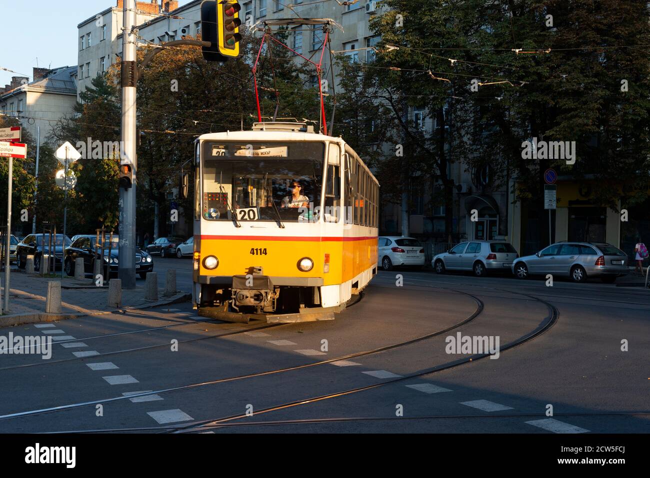 Single ČKD T6B5 Straßenbahn macht eine Wende in Sofia Bulgarien Stockfoto