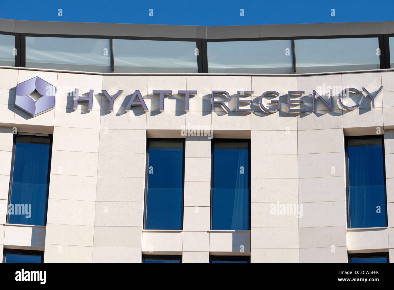 Hyatt Regency Logo und Beschilderung für das neu eröffnete Hotel in Sofia Bulgarien ab September 2020. Stockfoto