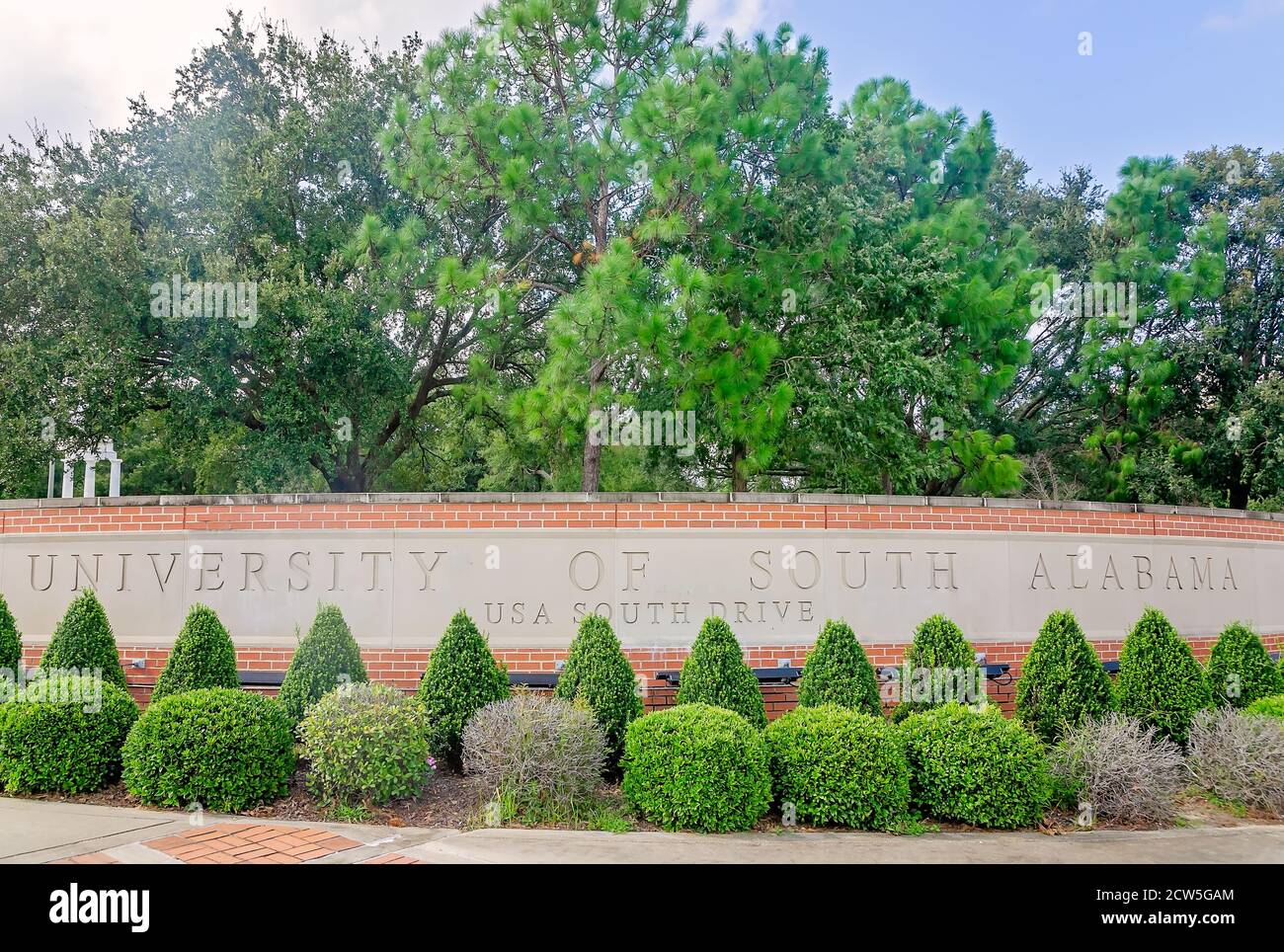 Das Eingangsschild der University of South Alabama ist am 26. September 2020 in Mobile, Alabama abgebildet. Die öffentliche Forschungsuniversität wurde 1963 gegründet. Stockfoto