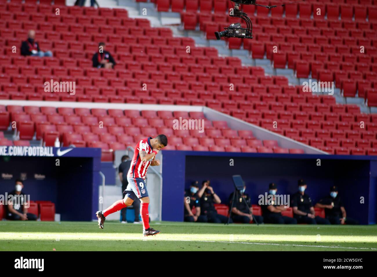 Luis Suarez von Atletico Madrid tritt während des spanischen Meisterschaftsspiels La Liga zwischen Atletico de Madrid und Granada CF am 27. september 2020 im Wanda Metropolitano Stadion in Vitoria, Spanien auf das Feld ein - Foto Oscar J Barroso / Spanien DPPI / DPPI Kredit: LM/DPPI/Oscar Barroso/Alamy Live News Stockfoto