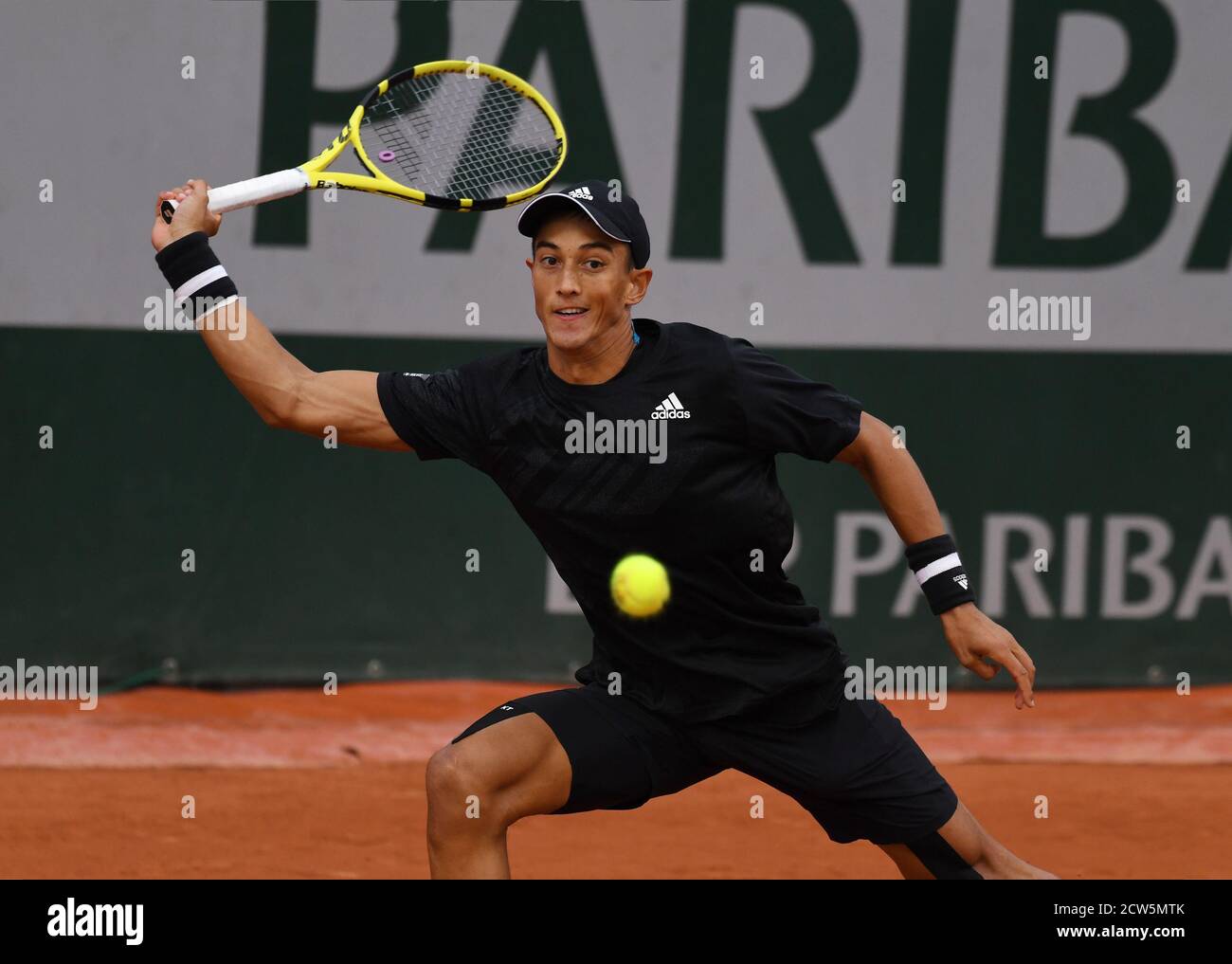 Paris, Frankreich. September 2020. Roland Garros Paris French Open 2020 Tag 1 270920 Antoine Hoang (FRA) verliert Spiel in der ersten Runde Credit: Roger Parker/Alamy Live News Stockfoto