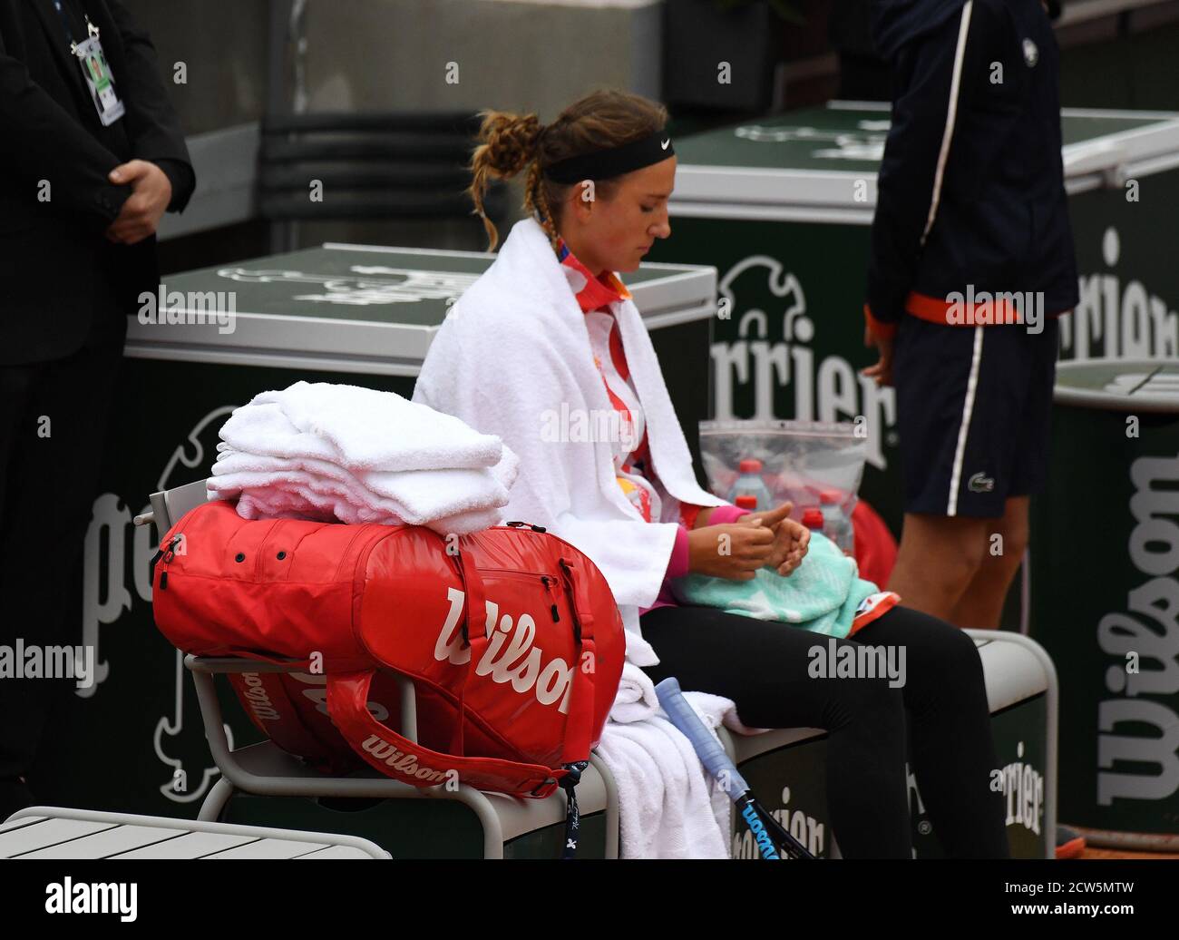 Paris, Frankreich. September 2020. Roland Garros Paris French Open 2020 Tag 1 270920 Marco Ceccianto (ITA) Dominik Koepfer (GER) Alex de Minaur (AUS) Antoine Hoang (FRA) Norbert Gombos(SLK) Credit: Roger Parker/Alamy Live News Stockfoto