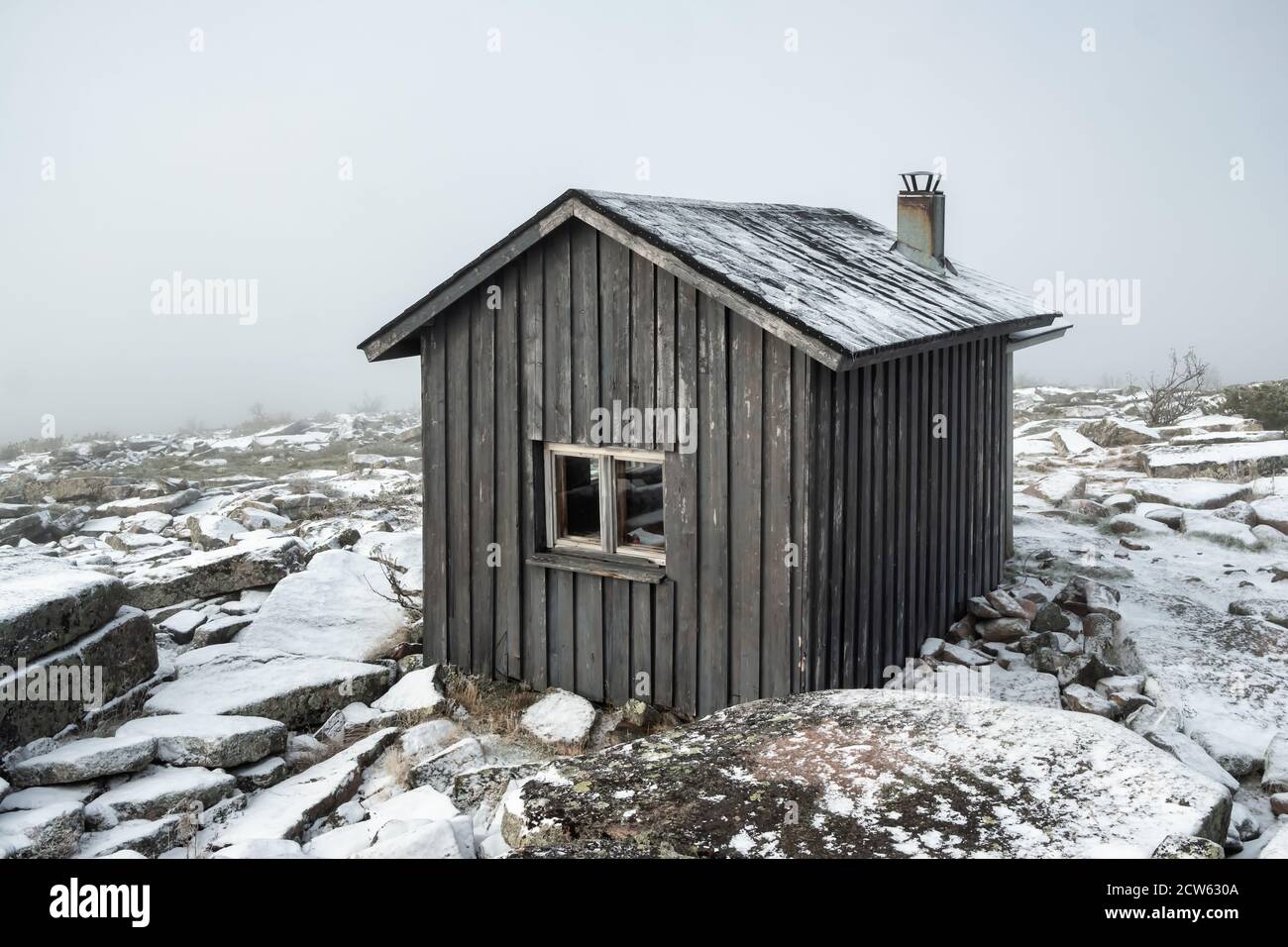 Holzschutzhütte in der abgelegenen Region Finnlands Stockfoto