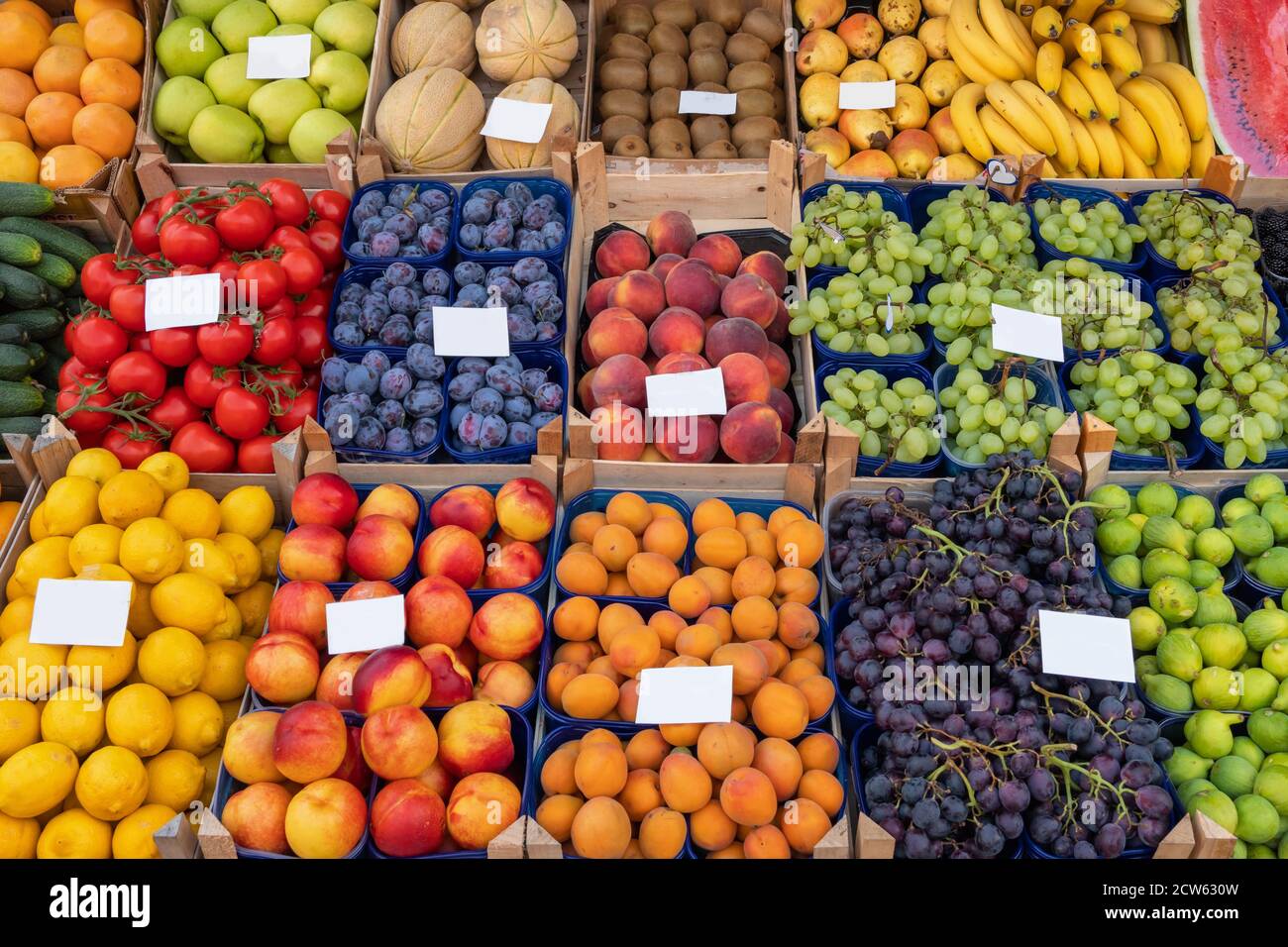 Marktstand mit frischem Obst und Gemüse in Kroatien Stockfoto