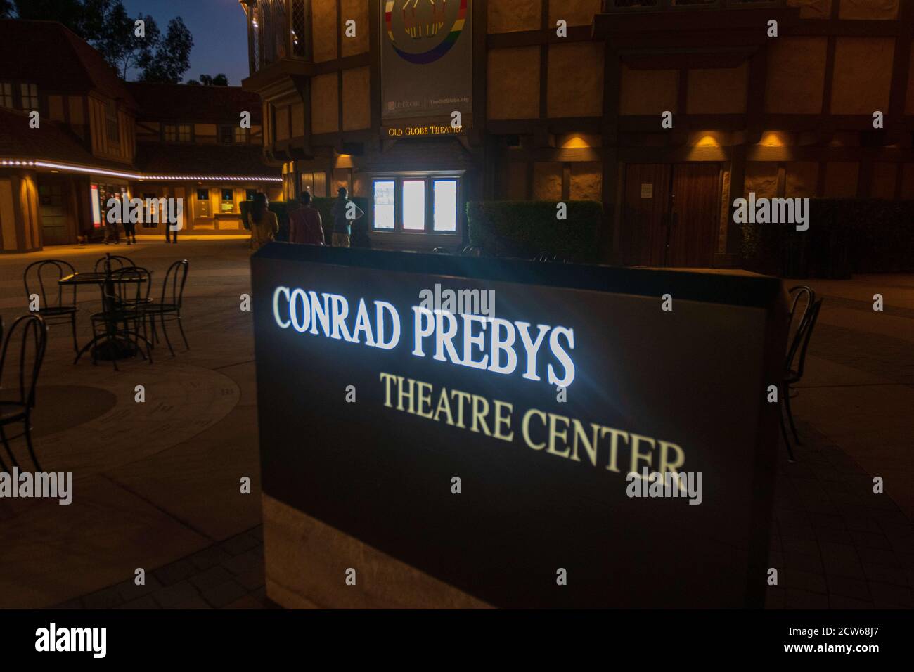 San Diego, Kalifornien, USA. September 2020. Das Old Globe Theatre in San Diego, Kalifornien am Sonntag, 27. September 2020. The Old Globe hat vor kurzem Online-Programme, Unterricht und Aufführungen für Herbst 2020 angekündigt. Der Old Globe wird auch als offizielle Briefwahlort für die Präsidentschaftswahlen 2020 in den Vereinigten Staaten von Dienstag, 6. Oktober bis Dienstag, 3. November dienen. Kredit: Rishi Deka/ZUMA Wire/Alamy Live Nachrichten Stockfoto