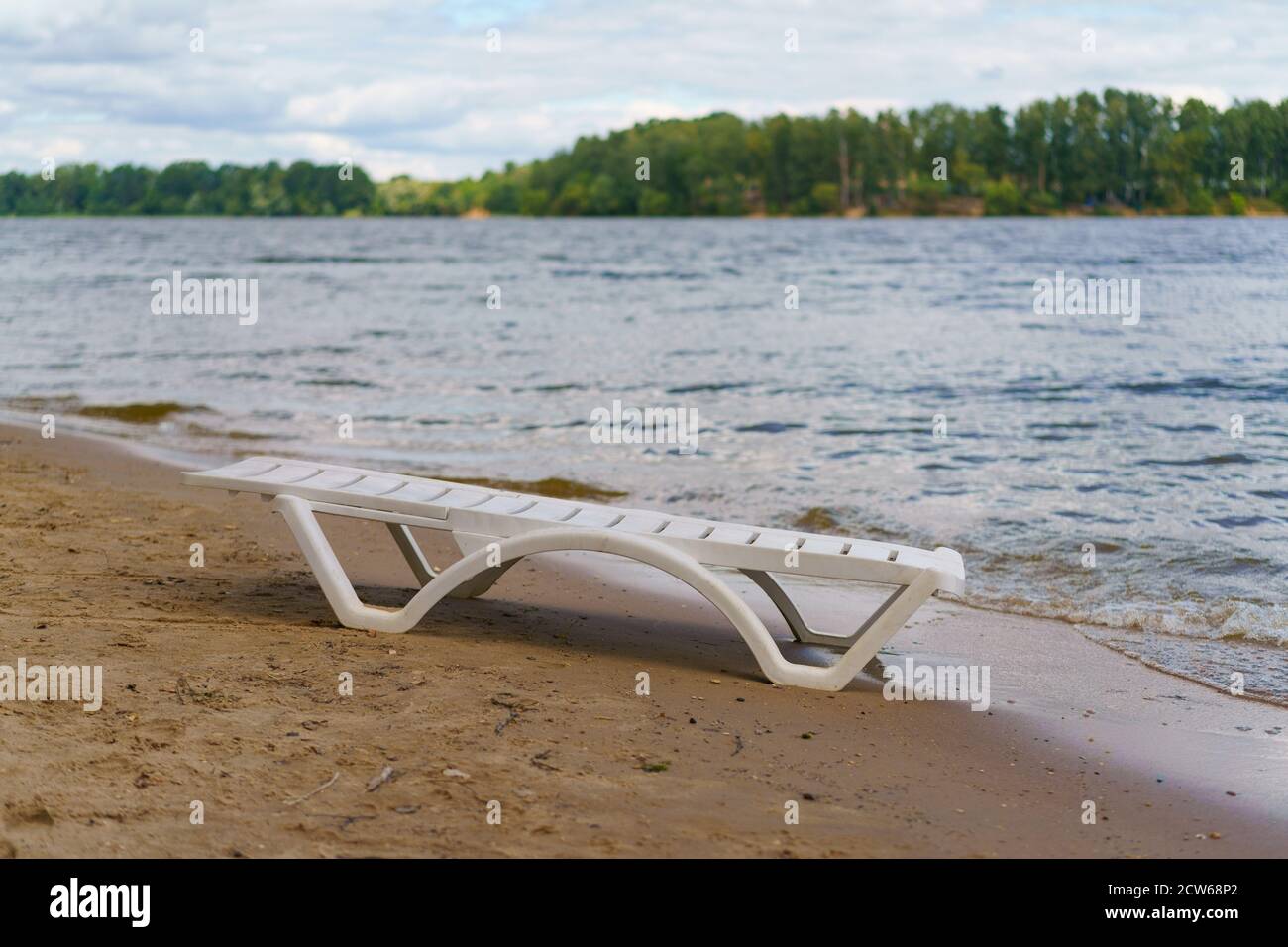 Inlandstourismus. Touristisches Resort in der Nähe des Istra Wasserreservoirs am Tag. Urlaubskonzept. Wunderschöne Landschaft. Sommerferien. Stockfoto