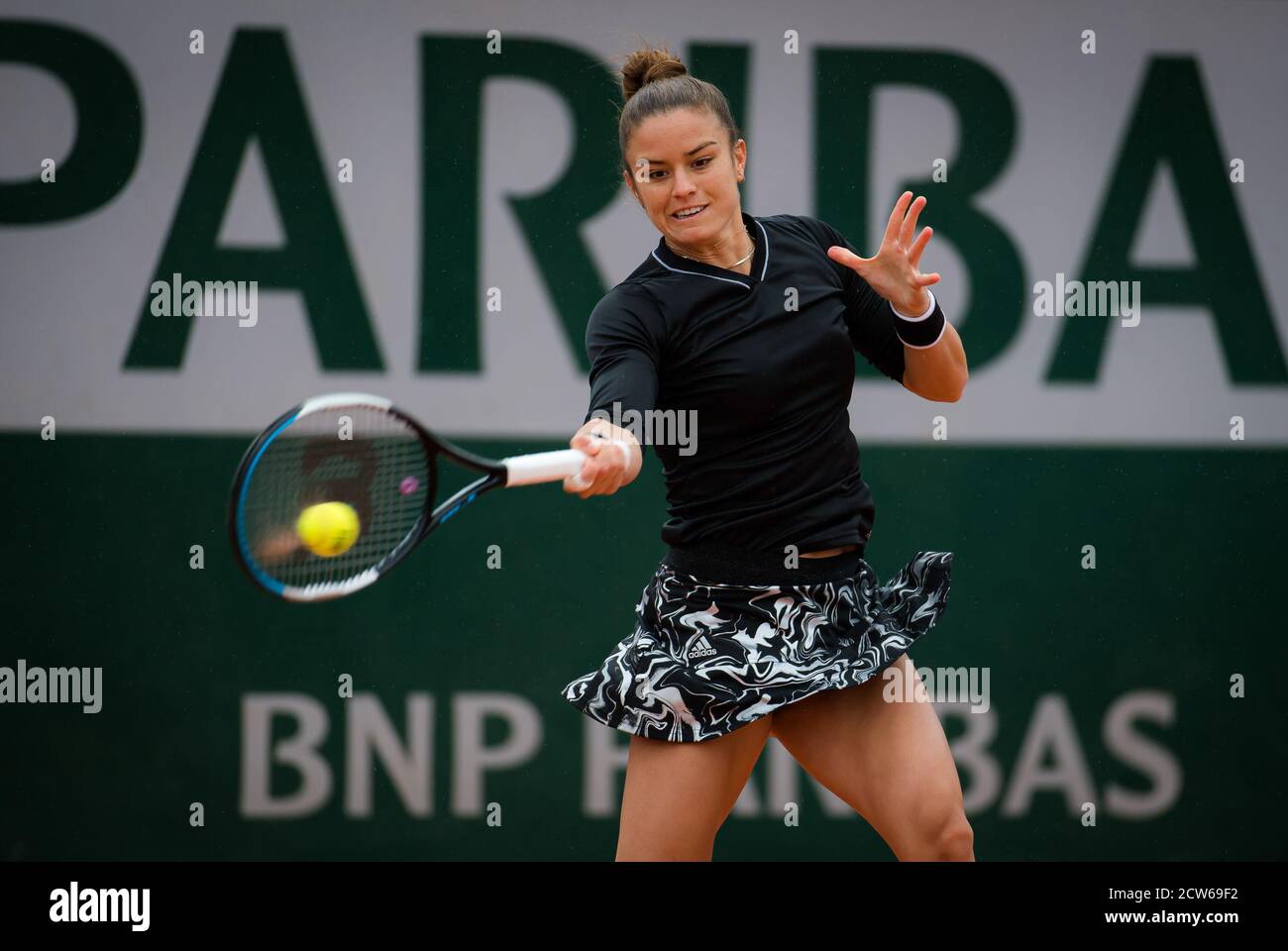 Maria Sakkari von Griechenland im Einsatz gegen Ajla Tomljanovic von Australien während der ersten Runde des Roland Garros 2020, Grand Slam Tennisturnier Stockfoto