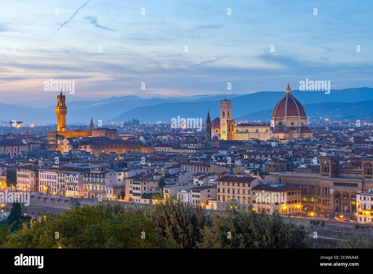 Blick auf die Skyline von Florenz bei Dämmerung in der Toskana, Italien. Stockfoto