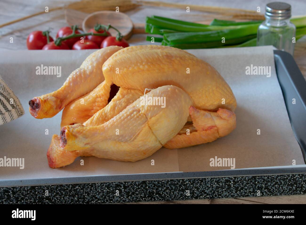 Rohes Bio-Huhn Stockfoto