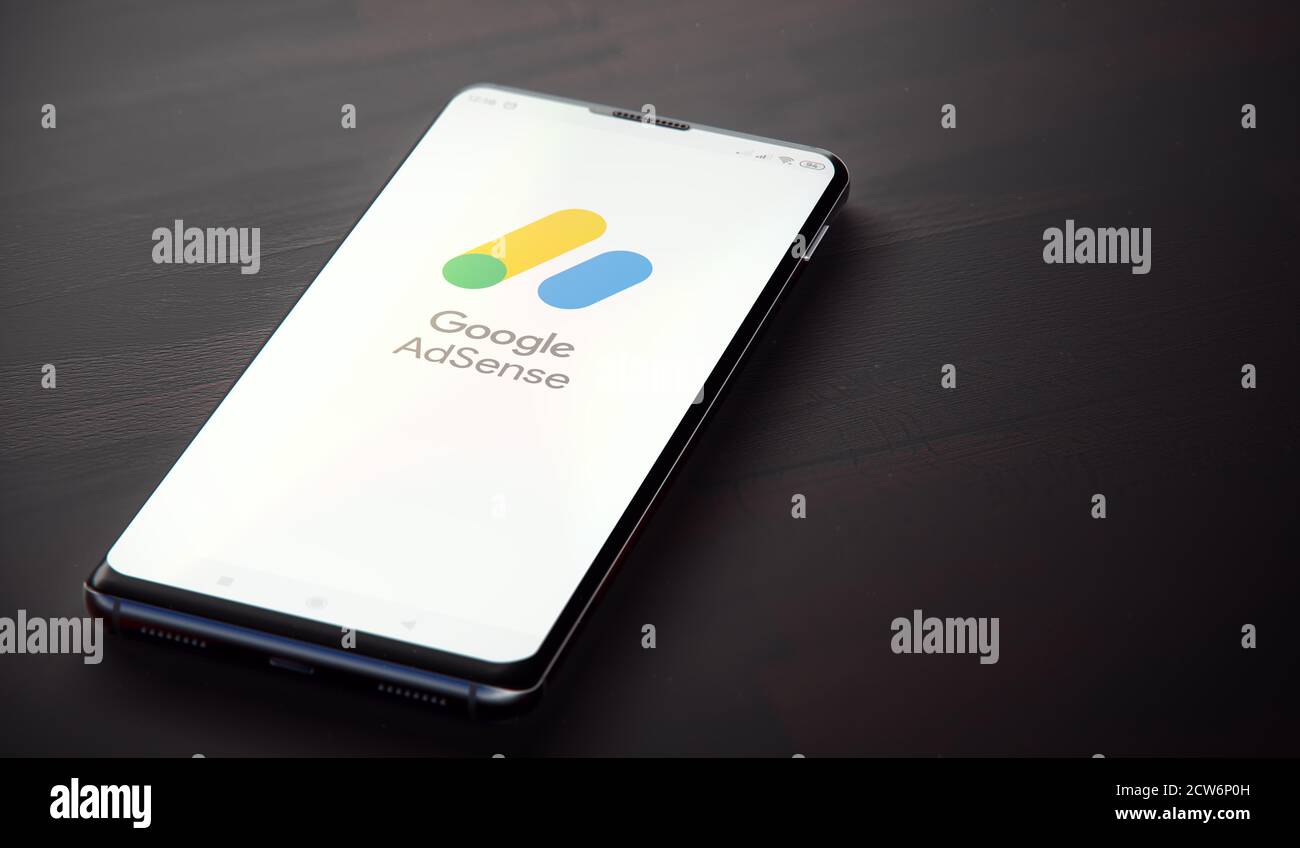 KIEW, UKRAINE-JUNI, 2020: Google Adsense Mobile Anwendung auf dem Smartphone-Bildschirm. Nahaufnahme des Smartphones mit der Google Adsense-Anwendung. Stockfoto