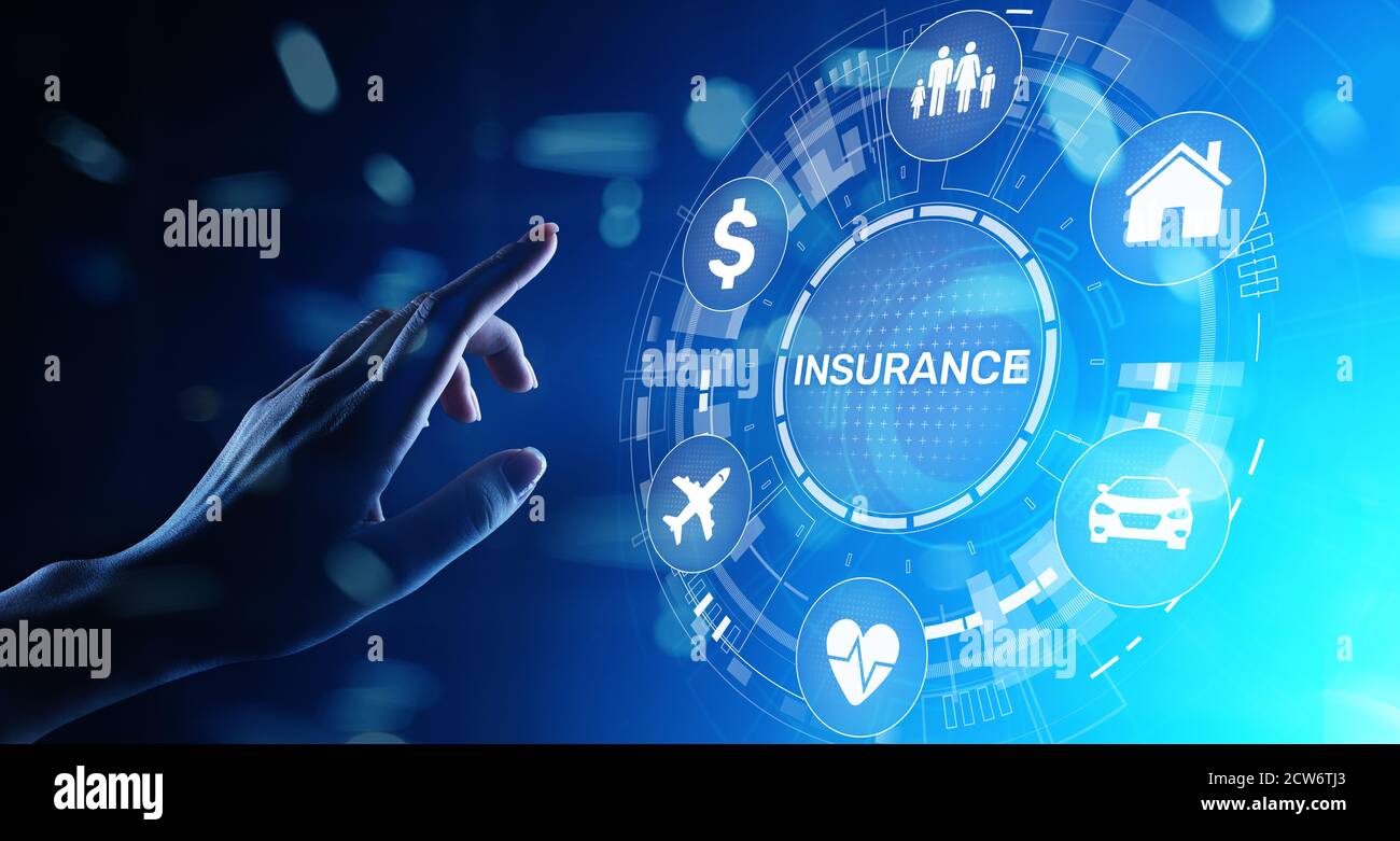 Versicherungen, Krankenwagen, Geldreisen Insurtech Concept auf virtuellem Bildschirm Stockfoto