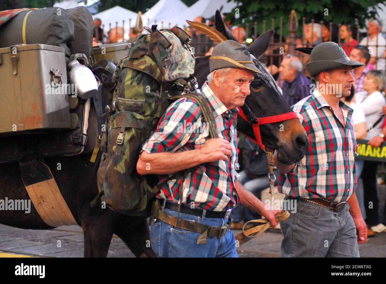 Turin, Piemont/Italien -05/08/2011- 84. Nationale Versammlung von Alpini, dem Infanteriekorps der italienischen Armee im Bergkrieg. Stockfoto