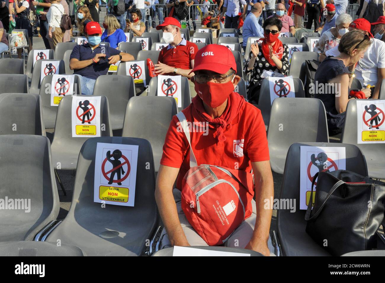 Mailand (Italien), 18. September 2020, nationale Demonstration der konföderalen Gewerkschaften CGIL, CISL und UIL für die Wiederaufnahme der Arbeit nach dem Coronavirus-Notfall; Antrag auf unter anderem Sozialschock-Absorber, nationale Verträge, Recht auf Bildung und öffentliche Gesundheit, Sicherheit am Arbeitsplatz und Industriepolitik Stockfoto