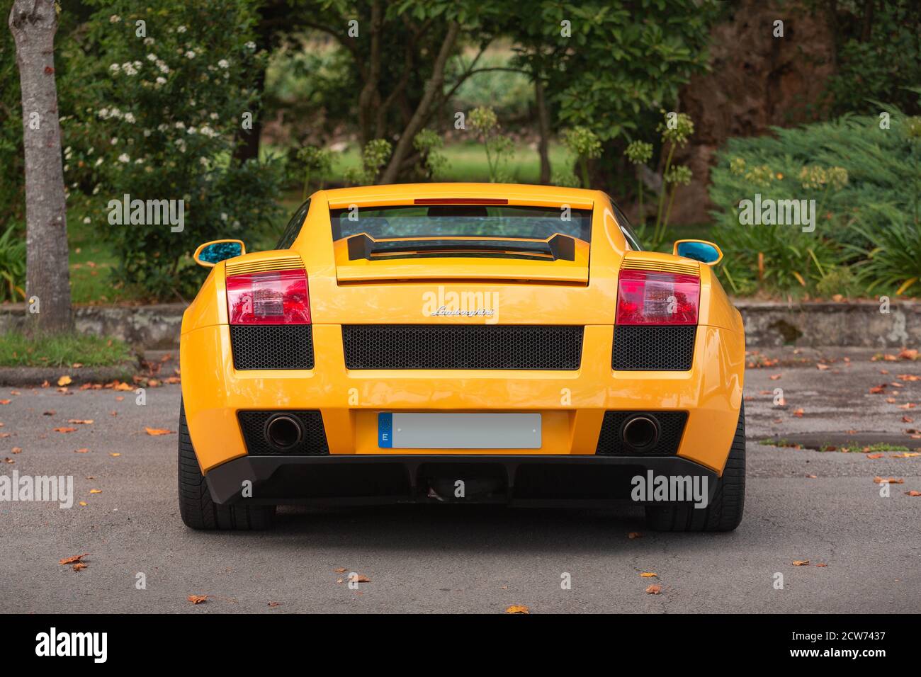 Torrelavega, Spanien - 17. September 2020: Lamborghini Gallardo ausgestellt bei der Konzentration von Supersportfahrzeugen, die jährlich in der stattfindet Stockfoto