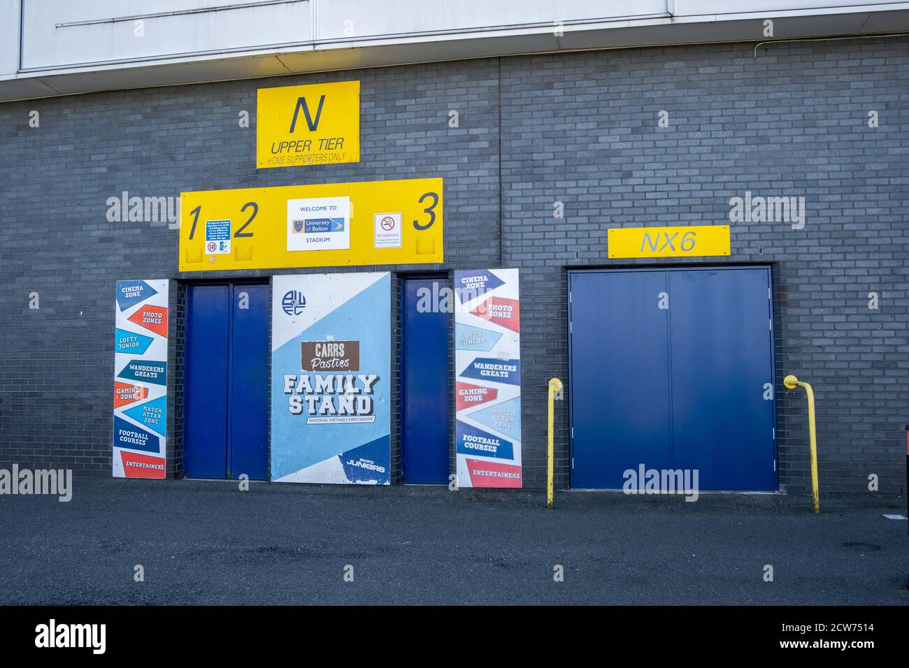 Drehkreuze Eingang an der Universität von Bolton Stadion in Lancashire Juli 2020 Stockfoto