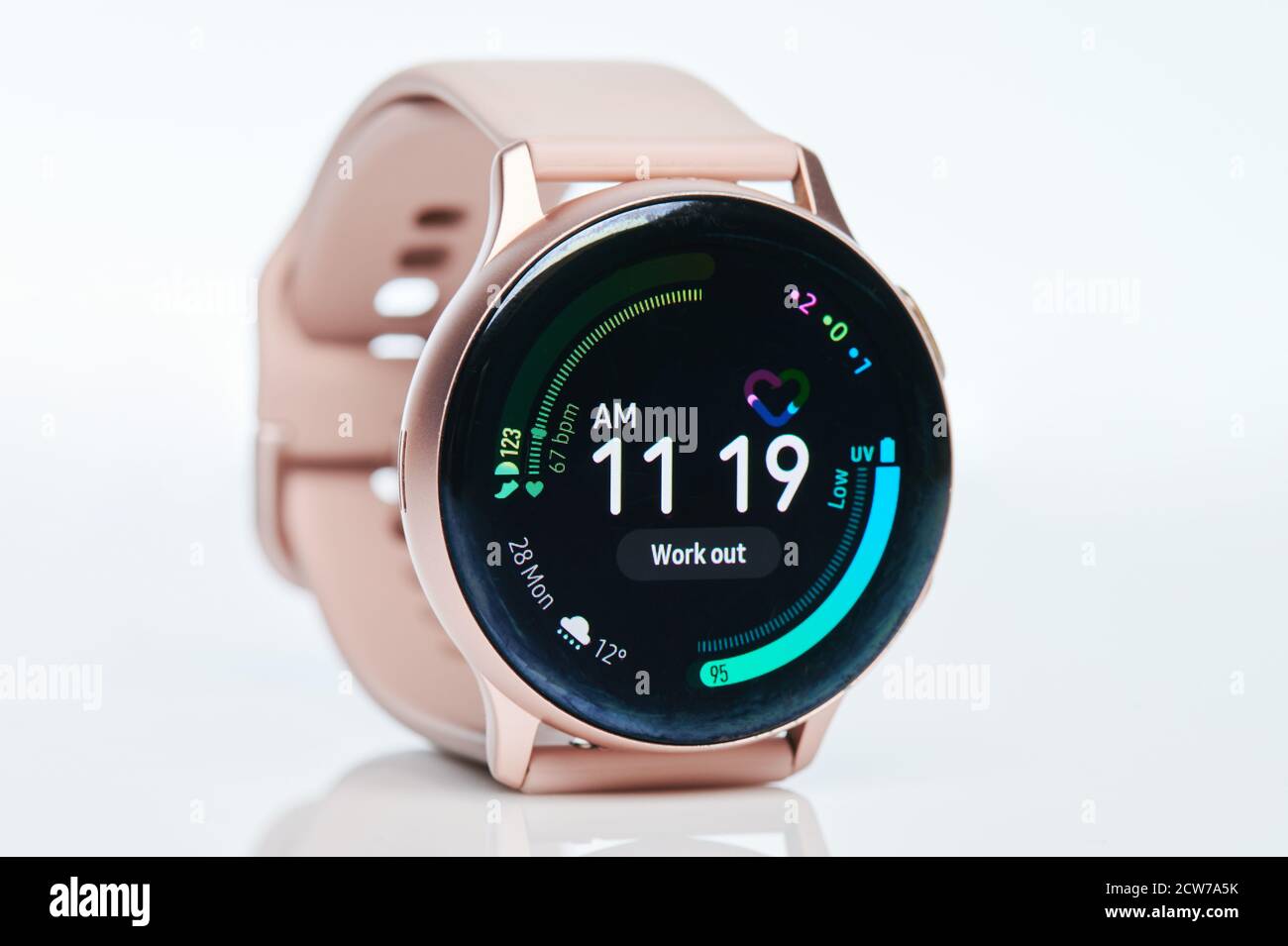 New york, USA - 28. September 2020: Menü in Samsung Galaxy aktive Uhr auf dem Bildschirm Nahaufnahme Stockfoto