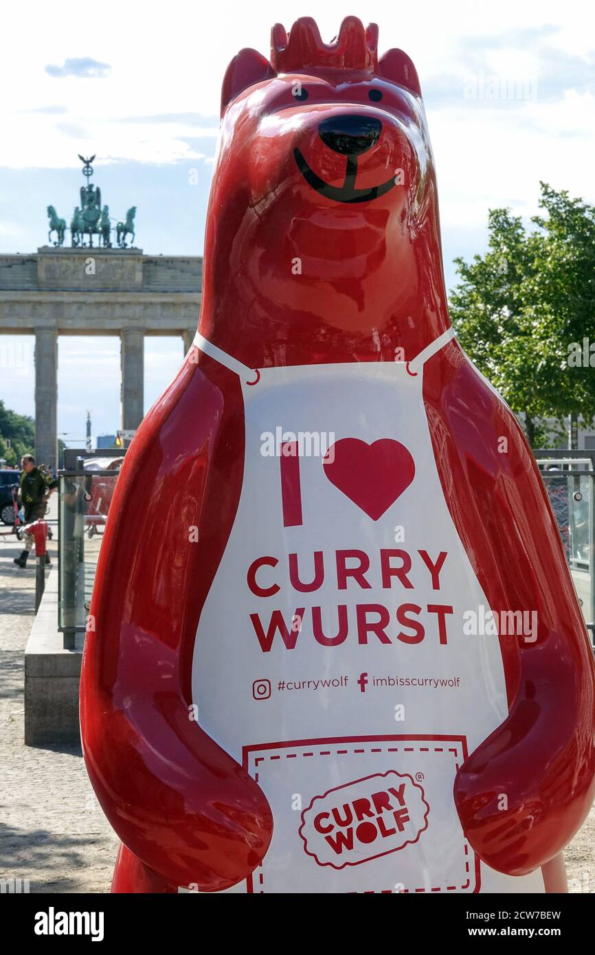 Berliner Currywurstbär am Brandemburger Tor Deutschland Ich liebe Currywurst Stockfoto