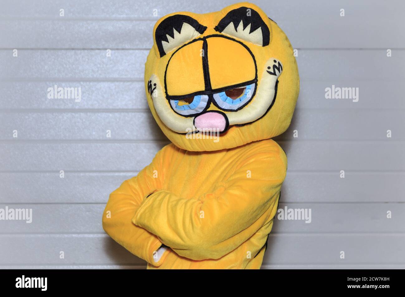 Eine Figur Cosplayer in Garfield Kostüm im MCM Comicon London, UK Stockfoto