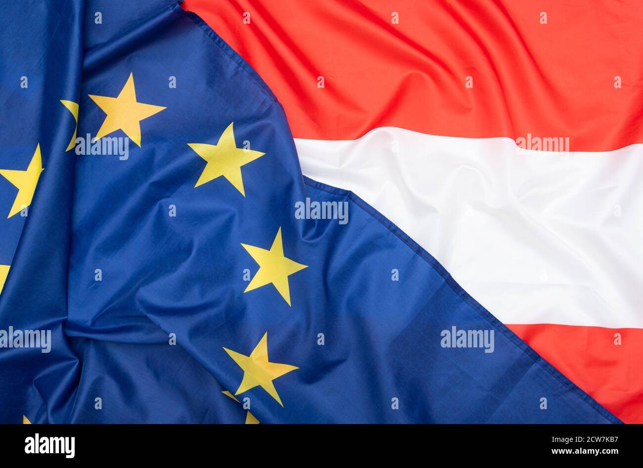 Naturstoff Flagge von Österreich und EU Flagge der Europäischen Union Als Textur oder Hintergrund Stockfoto