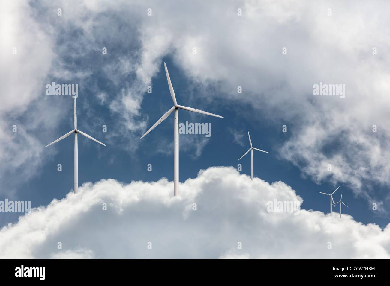 Eco-Konzept mit modernen Windmühlen inmitten weißer Wolken und Ein blauer Himmel Stockfoto