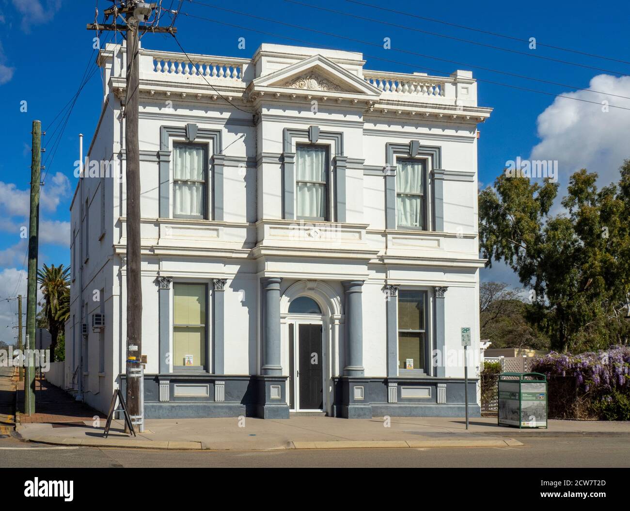 WESTERN Australian Bank jetzt ehemaligen Westpac Bank Gebäude von Talbot Hobbs Architekt auf Avon Terrace York Western Australia entworfen. Stockfoto