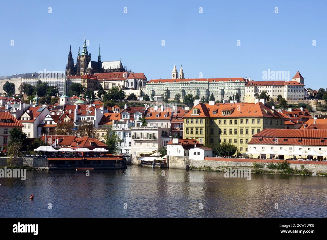 Prag Tschechische Republik Prager Skyline mit Prager Burg und Mala Strana Bezirk Prag Hradcany Tschechische Republik Europa Stockfoto