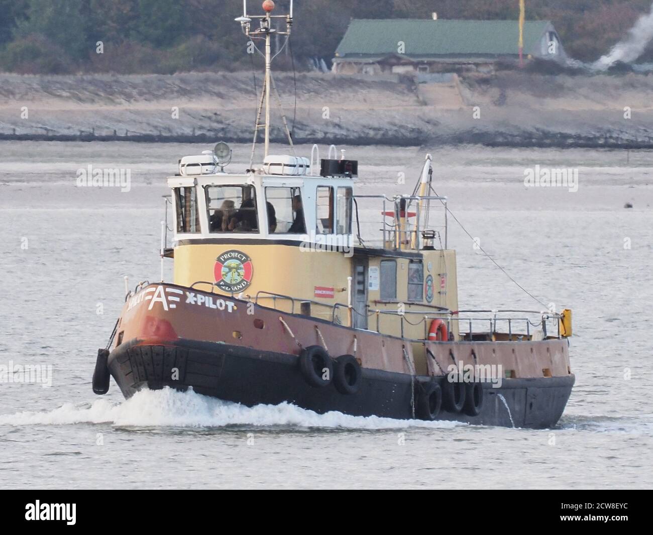 Queenborough, Kent, Großbritannien. September 2020. Paul O'Grady wurde heute Nachmittag im Hafen von Queenborough entdeckt, nachdem er von einer Reise auf dem X-Pilot Schlepper auf dem Red & Shivering Sands Forts in der Themse-Mündung zurückgekehrt war. Kredit: James Bell/Alamy Live Nachrichten Stockfoto