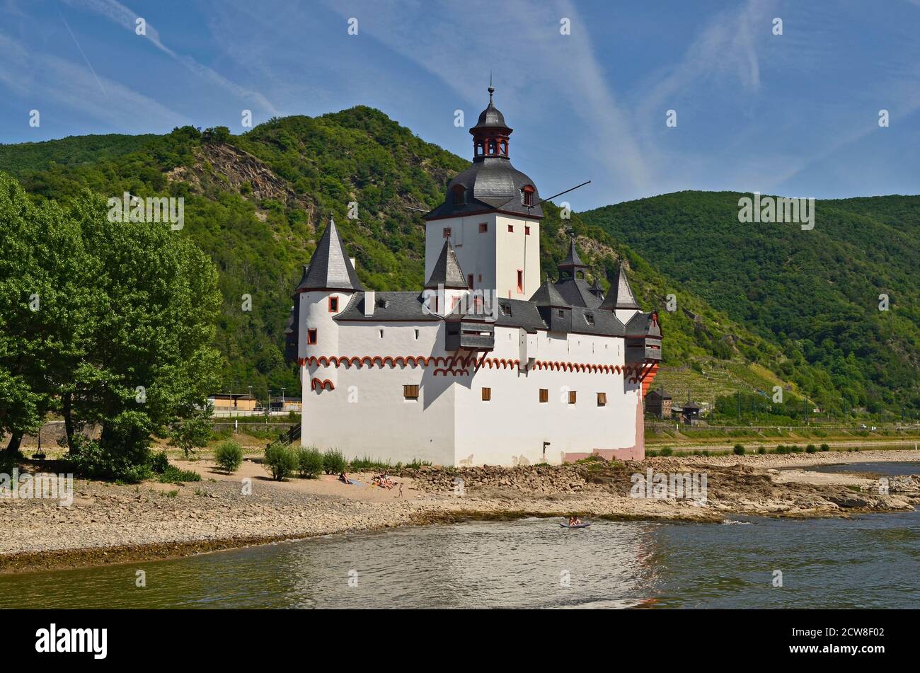 Kaub, Deutschland - 29. Mai 2011: Unidentifizierte entspannen im Schloss Pfalz, auf einer kleinen Insel im Rhein gelegen Stockfoto