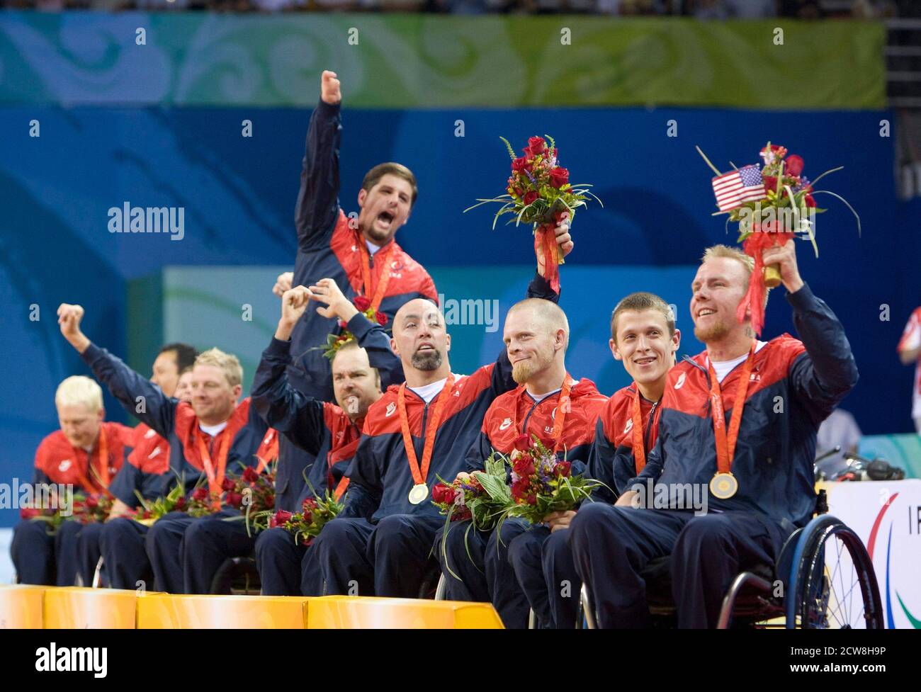 Peking, China 14. September 2008: Tag zehn des sportlichen Wettkampfs bei den Paralympischen Spielen 2008 zeigt das US-amerikanische Rollstuhlrugby-Team, nachdem es Australien um die Goldmedaille besiegt hatte. ©Bob Daemmrich/ Stockfoto