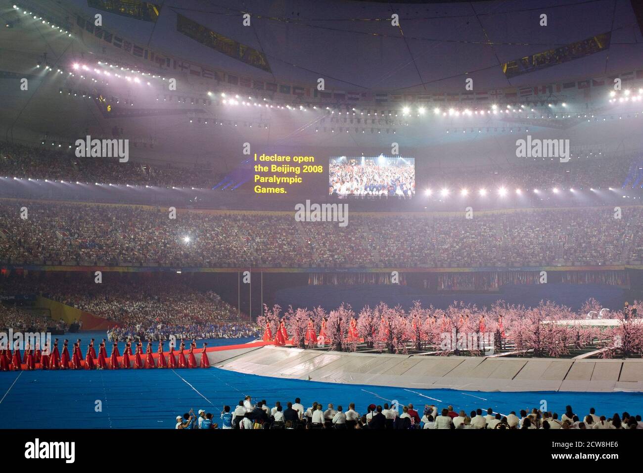 Peking, China 6. September 2008: Eröffnungsfeier der Pekinger Paralympics im Nationalstadion Chinas, bekannt als Vogelnest. ©Bob Daemmrich Stockfoto