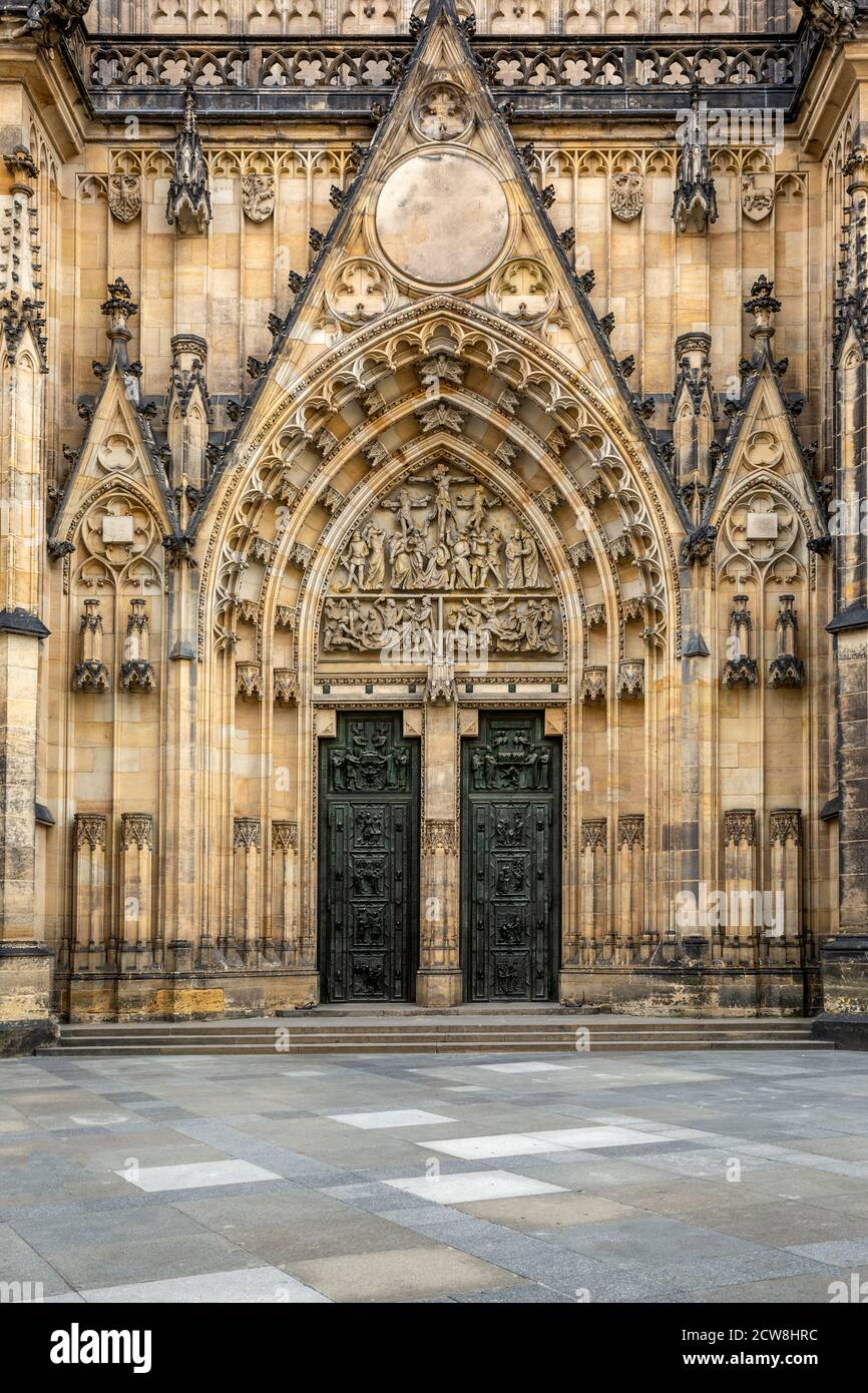 Detail der Eingang der Kirche St. Veit, Prager Burg, Burg, Prag, Tschechische Republik Stockfoto