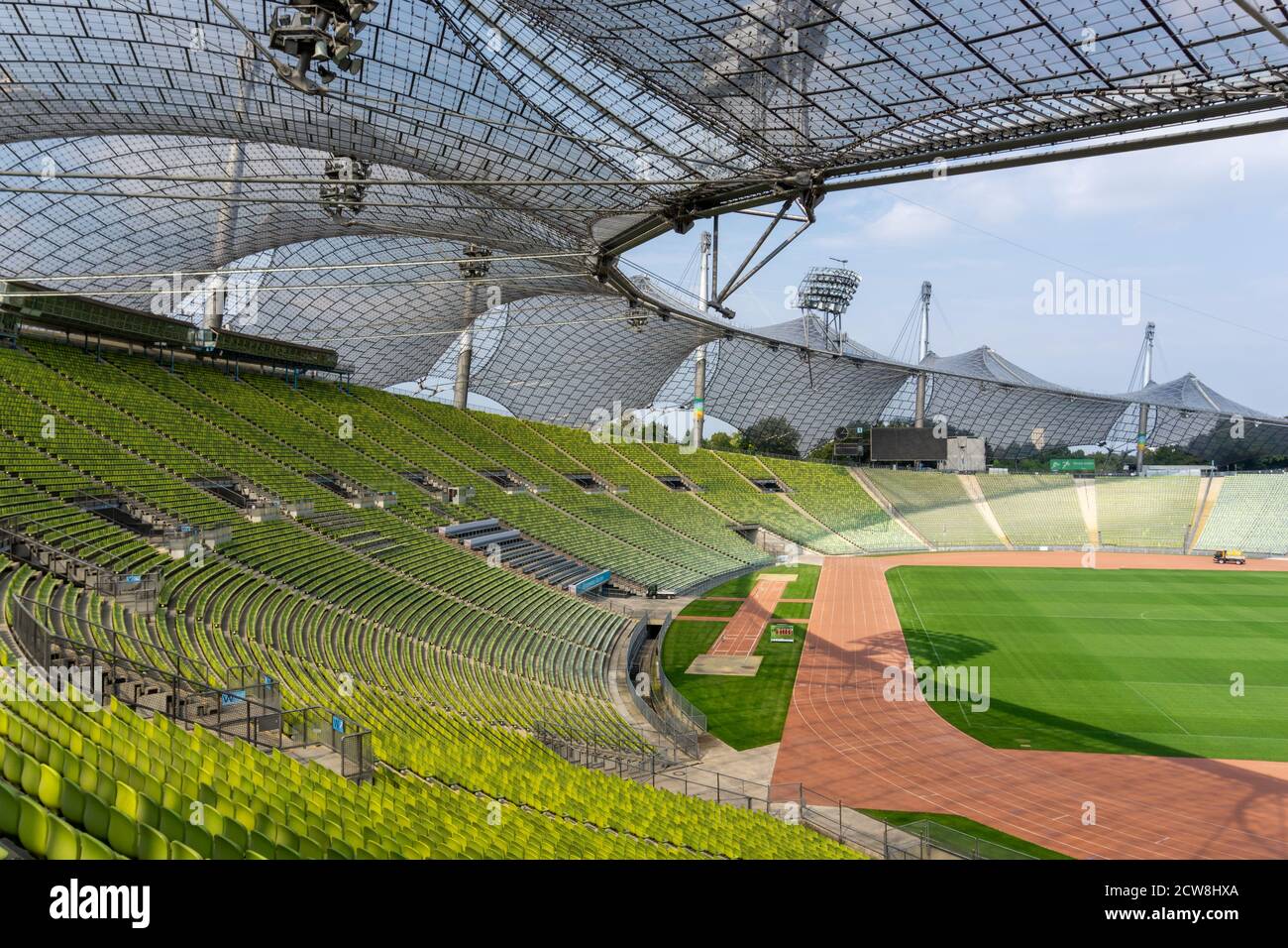 München, Bayern / Deutschland - 17. September 2020: Blick auf das Olympiastadion 1972 in München Stockfoto