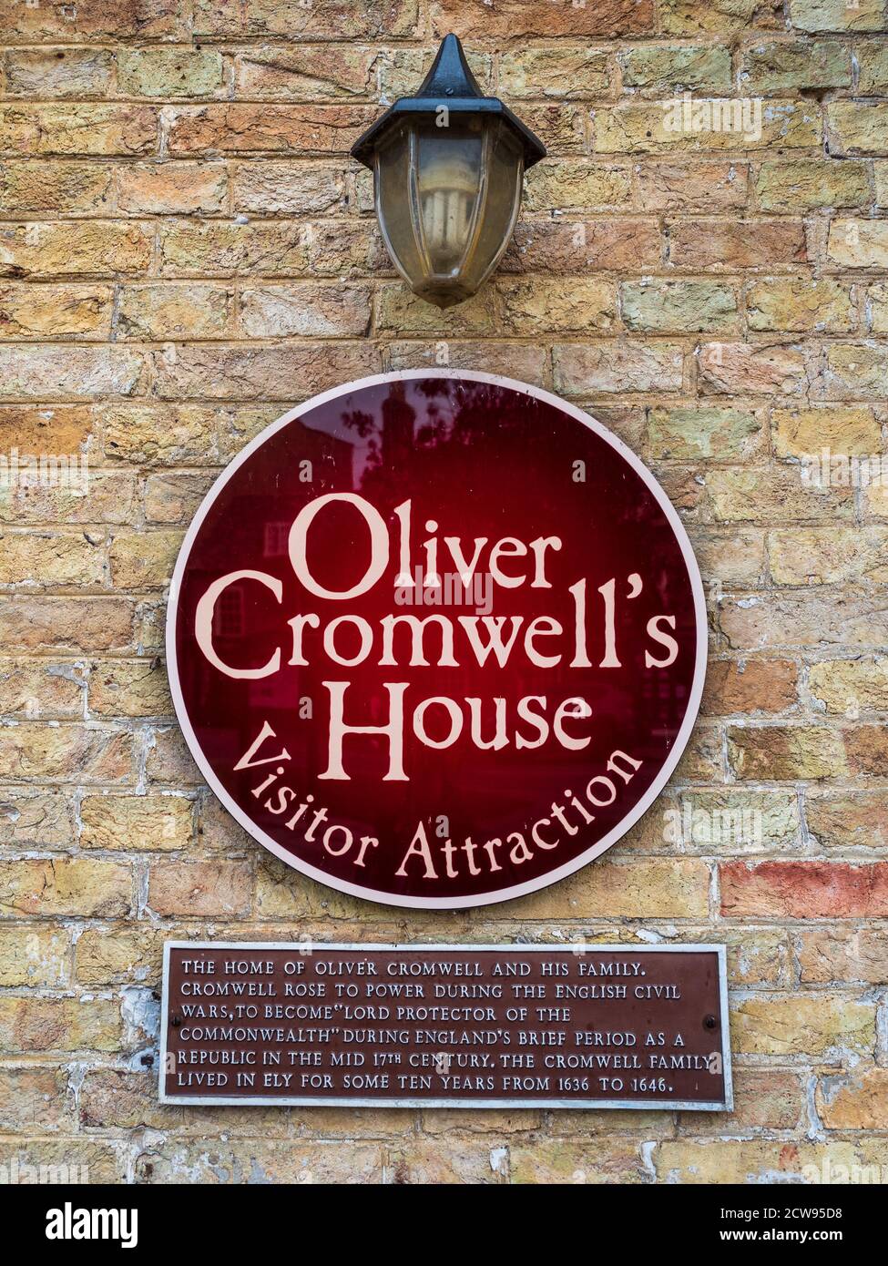 Oliver Cromwells Haus in Ely Cambridgeshire, Familienhaus von Oliver Cromwell, Teile stammen aus dem Jahr 1215. Jetzt beherbergt Ely Tourist Information Centre. Stockfoto