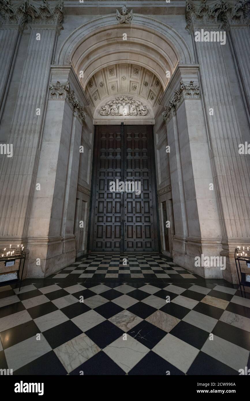 Innenraum der St Paul's Cathedral in London, Großbritannien Stockfoto