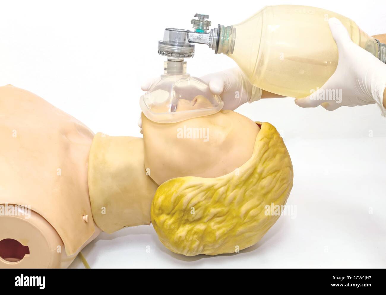 Hand und weiße medizinische Handschuhe der Reanimation HLW durch den Arzt  Technik von Maske mit Tasche auf Modell Stockfotografie - Alamy