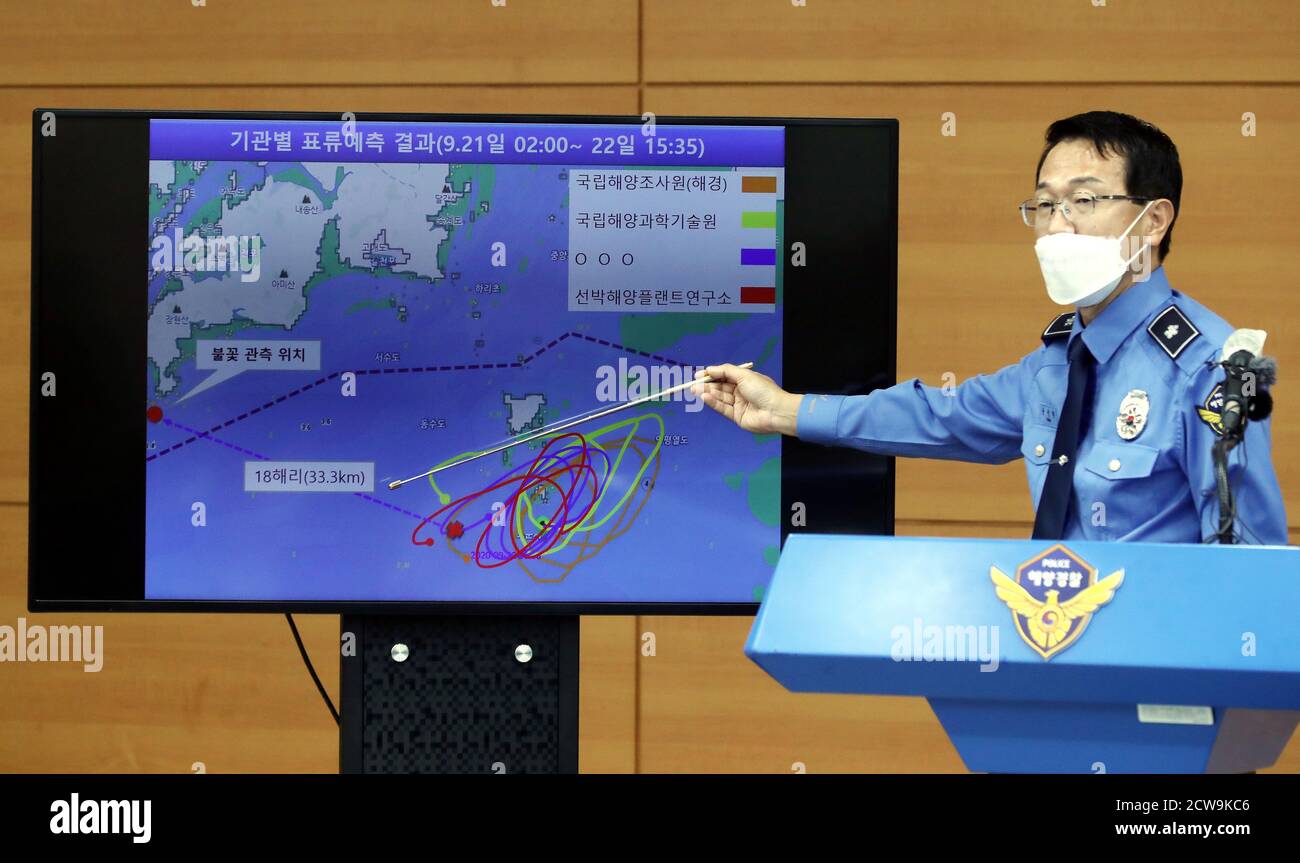 September 2020. Zwischenergebnisse der Untersuchung des NK-Mordes Yoon Sung-hyun, Leiter des Untersuchungsbüros der Korea Coast Guard, gibt das Zwischenergebnis der Untersuchung des NK-Ermittlungsbüros bekannt, das die nordkoreanische Behörde bei einem Briefing in der Agentur in Incheon, westlich von Seoul, bei der jüngsten Tötung eines südkoreanischen Beamten in ihren Gewässern Am 29. September 2020. Kredit: Yonhap/Newcom/Alamy Live Nachrichten Stockfoto