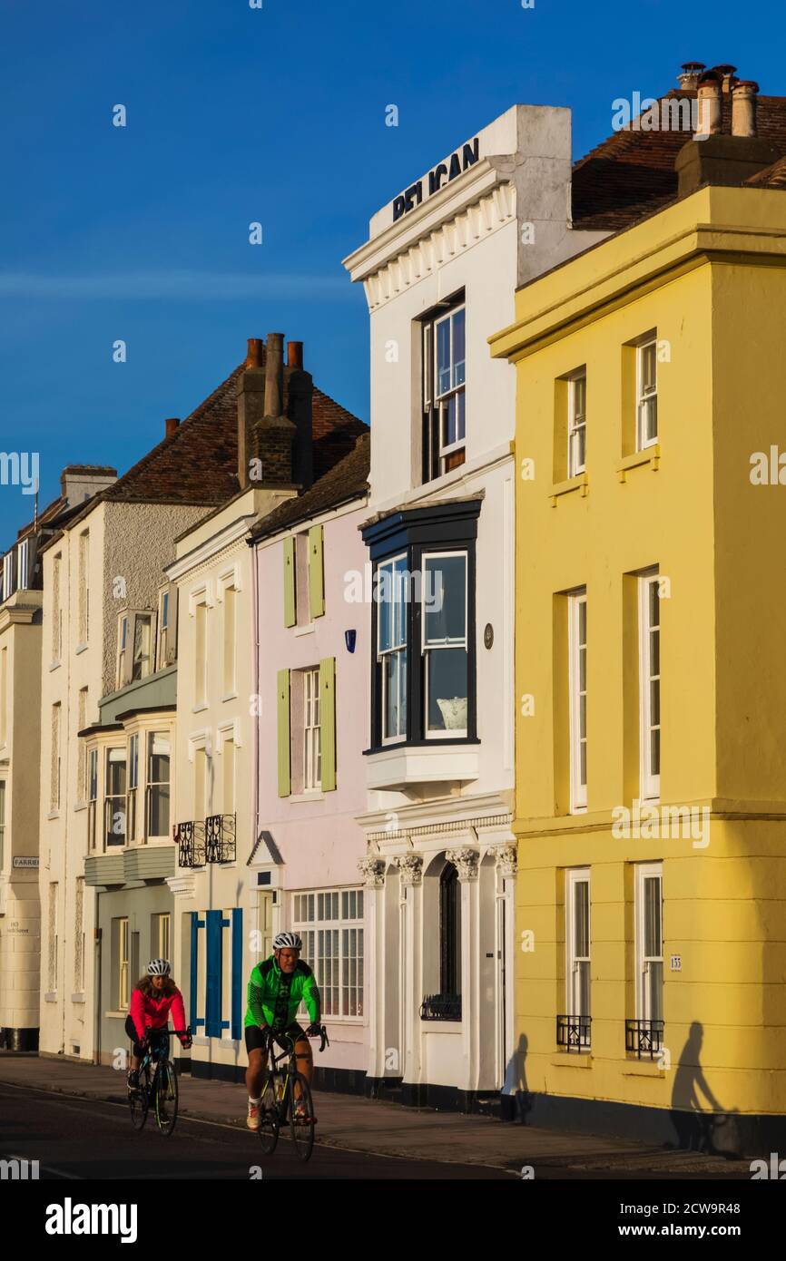 England, Kent, Deal, Bunte Seafront Wohnhäuser Stockfoto
