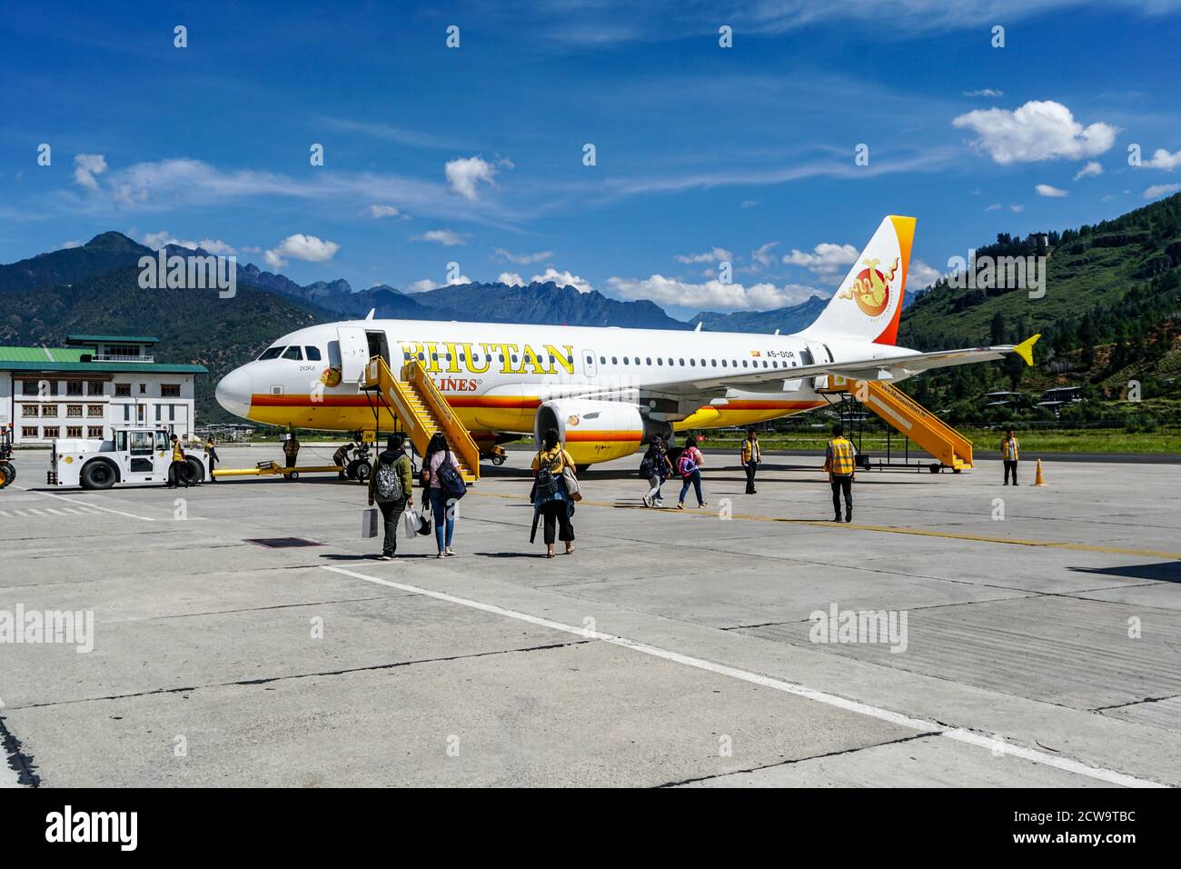 Bhutan Airlines Flugzeuge am Flughafen in Paro, Bhutan Stockfoto