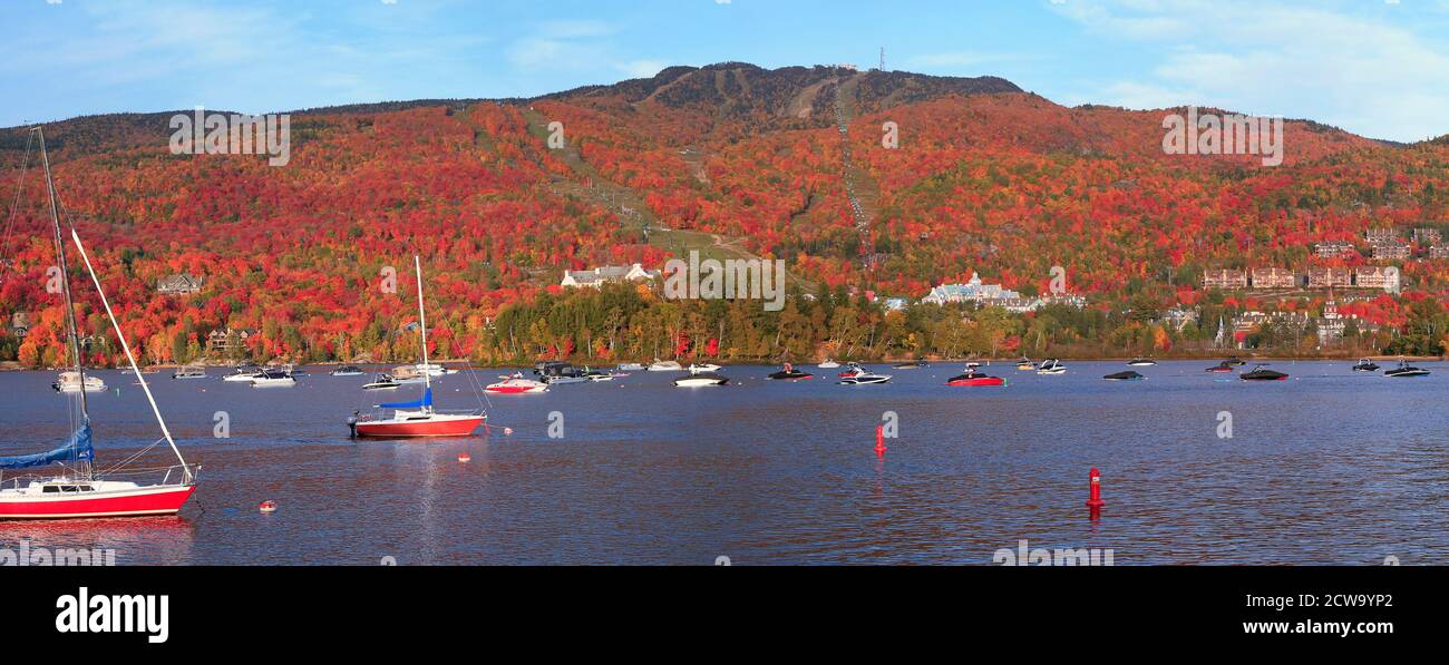 See und Mont Tremblant im Herbst, Quebec Stockfoto