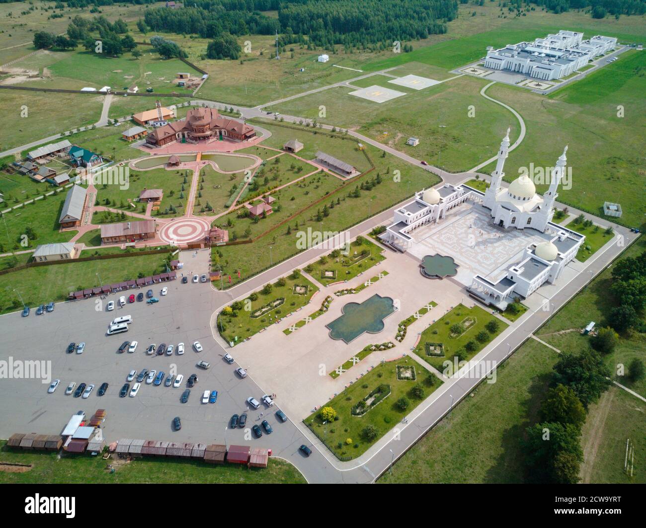 Neue Attraktion von Tatarstan: Weiße Moschee. Bolgar, Republik Tatarstan, Russland. Fotografiert von einer Drohne Stockfoto