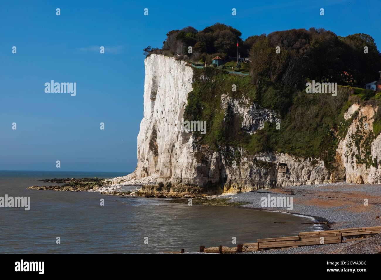 England, Kent, Dover, St. Margaret's Bay, The Beach und The White Cliffs of Dover Stockfoto