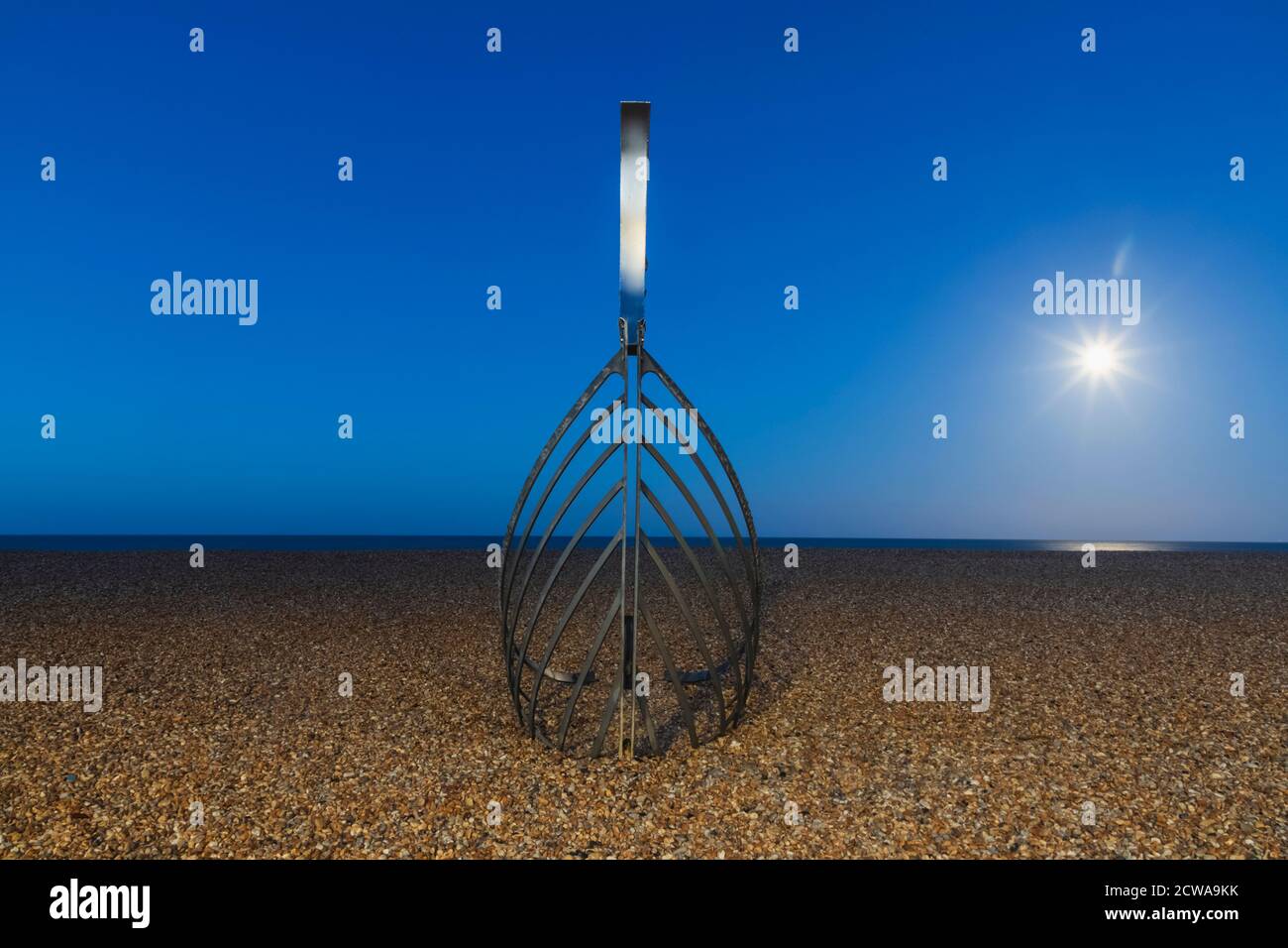 England, East Sussex, Hastings, Hastings Beach, The Norman Longboat Sculpture von Leigh Dyer Stockfoto