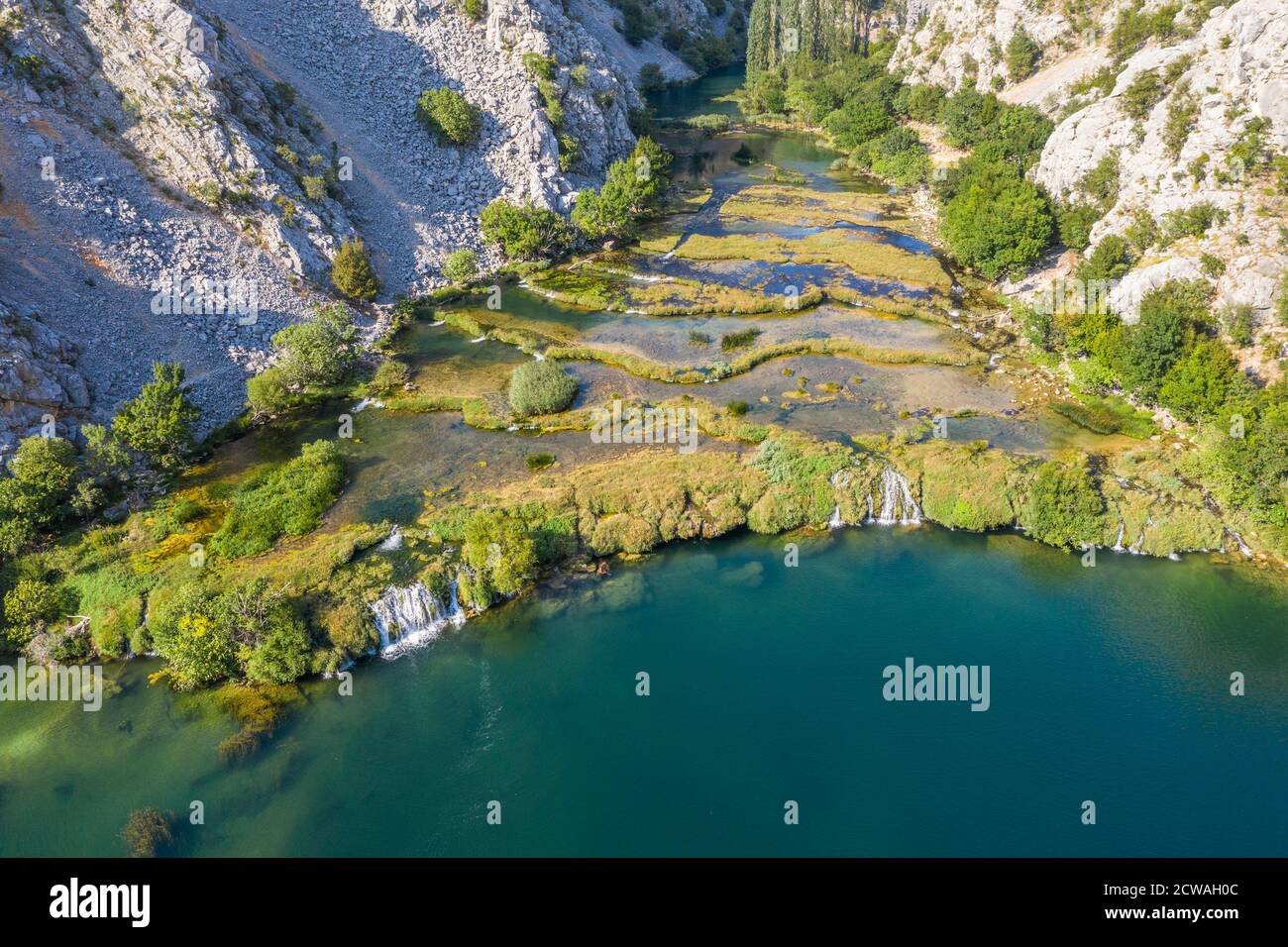 Canyion des Flusses Krupa mit Wasserfällen in Velebit Stockfoto