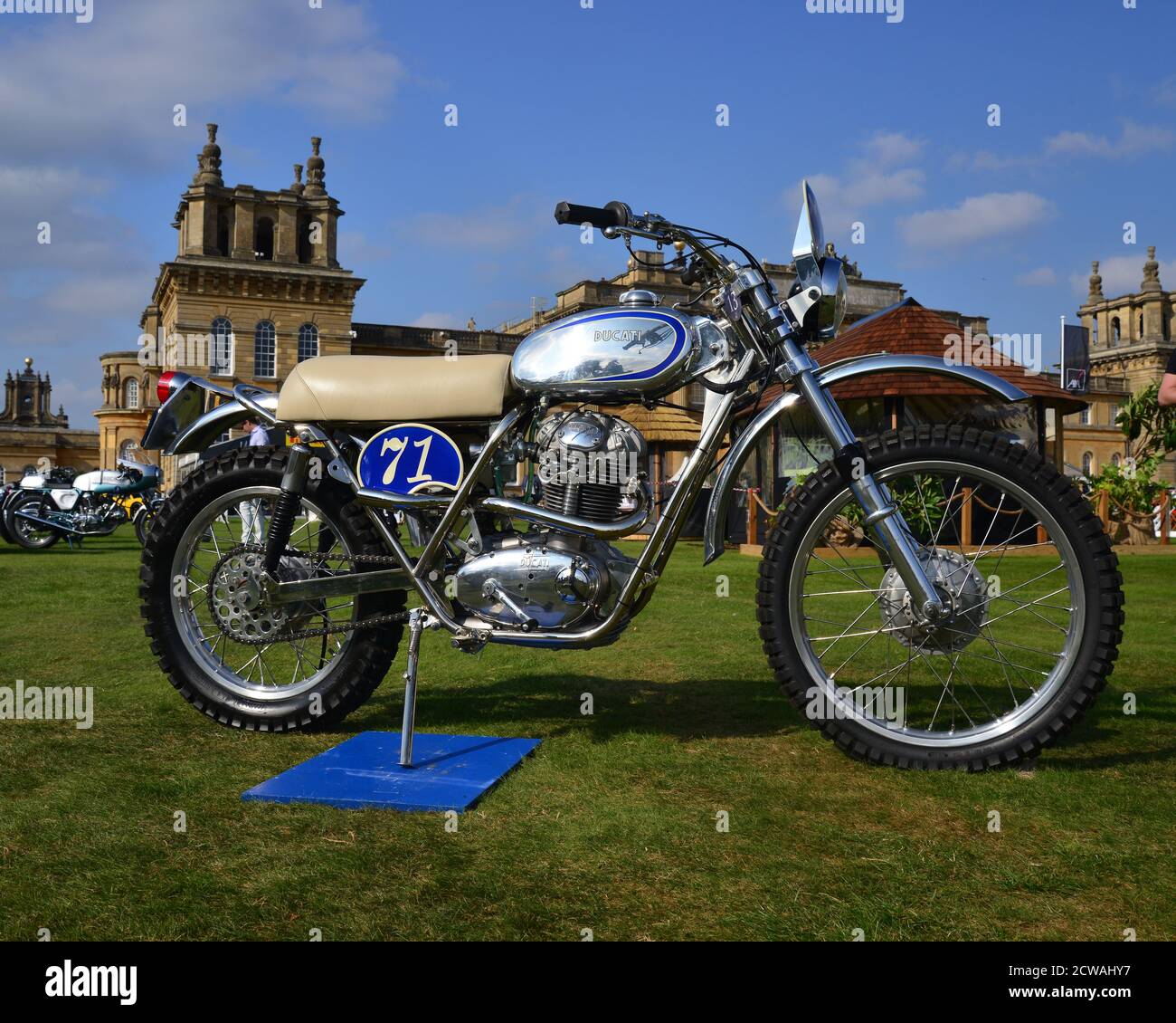 Ducati Desert Racer, Salon Privé, Blenheim Palace, Woodstock, Oxfordshire, England, September 2020. Stockfoto